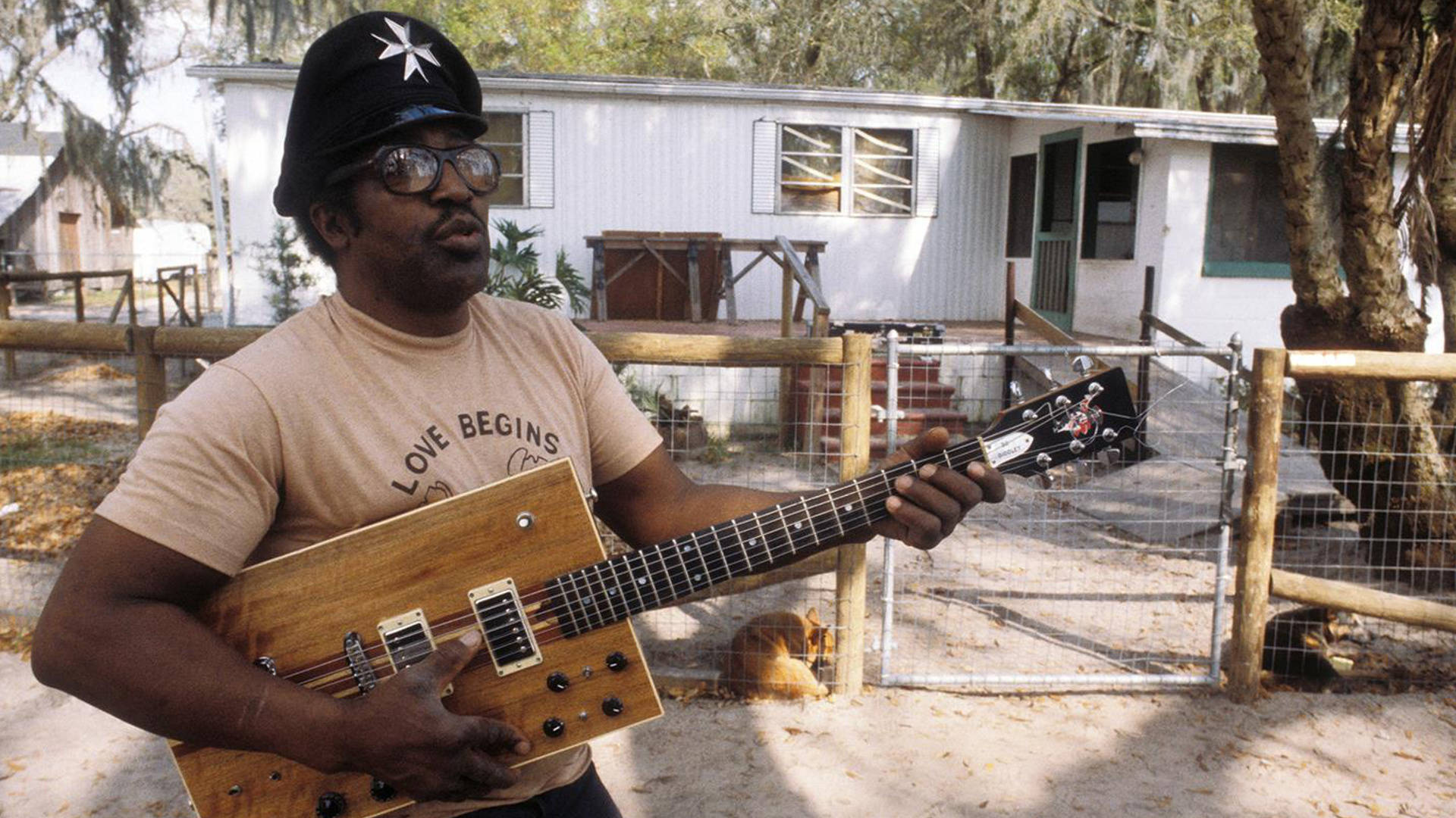 Bo Diddley, wooden electric guitar, black cap, Full HD Desktop Wallpaper
