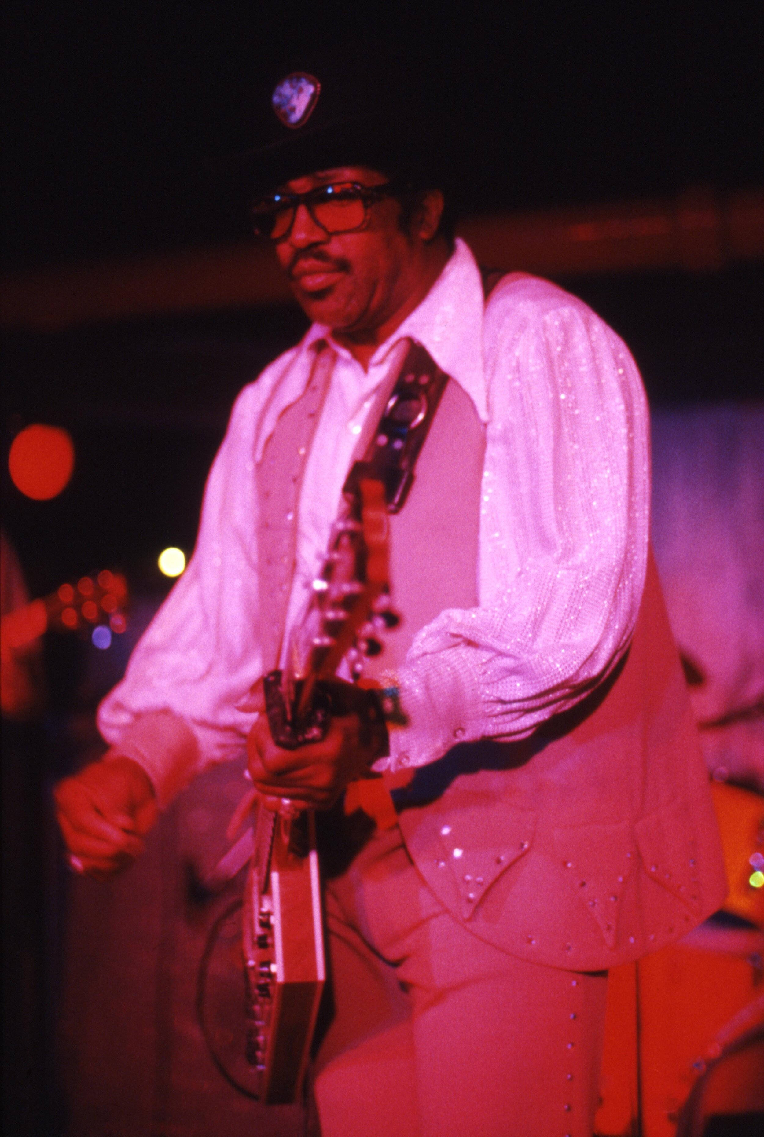 Bo Diddley, pink light, sparkling pink suit, 2K Phone Wallpaper
