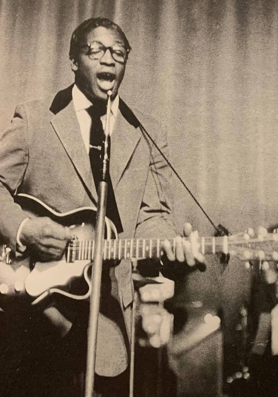 Bo Diddley, electric guitar, microphone, HD Phone Wallpaper