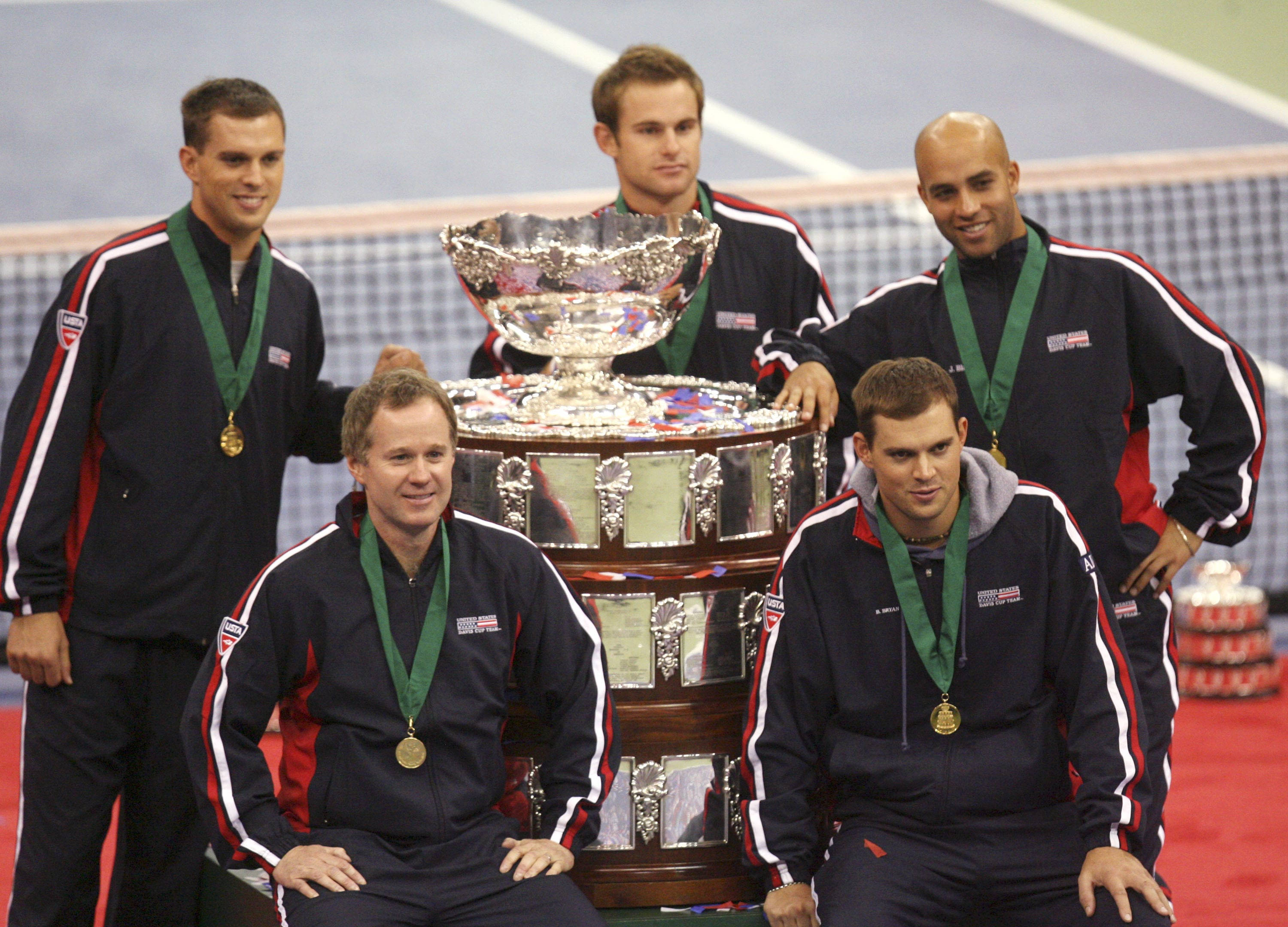 Bob Bryan, 2007 Davis Cup, dark blue tracksuits, 2K Desktop Wallpaper
