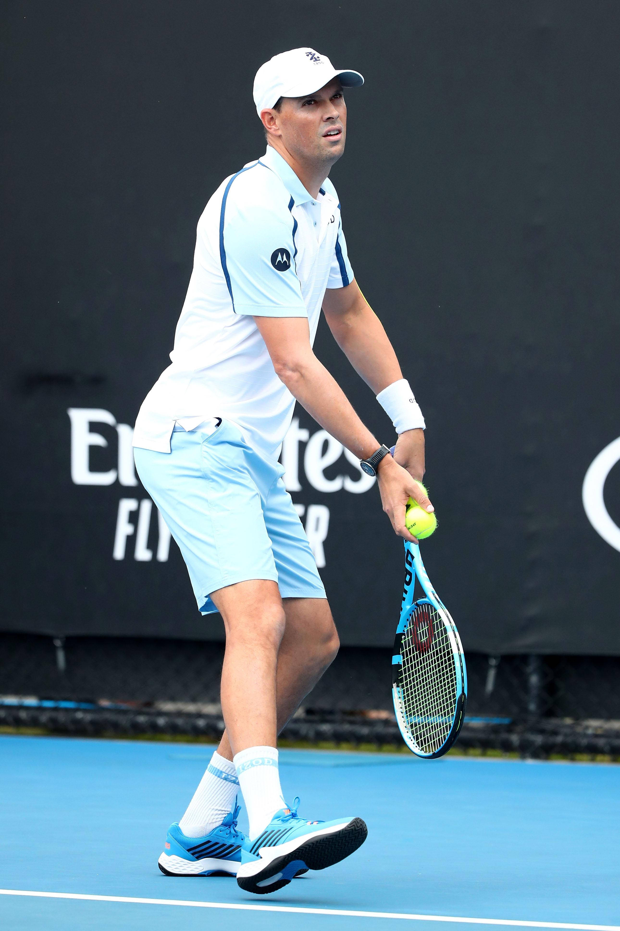 Bob Bryan, tennis serve, light blue gear, 4K Phone Wallpaper