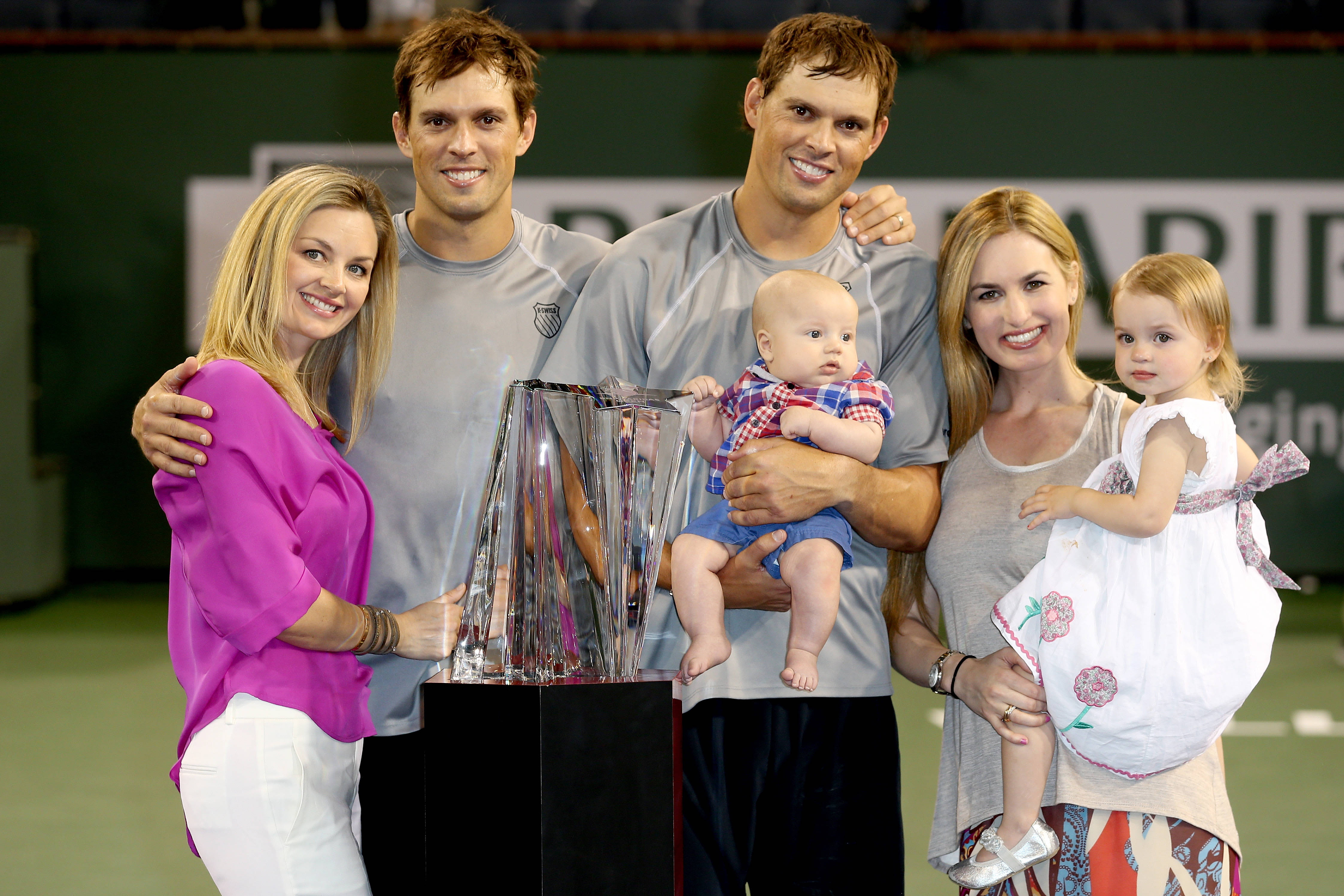 Bob Bryan, family, large trophy, 4K Desktop Wallpaper