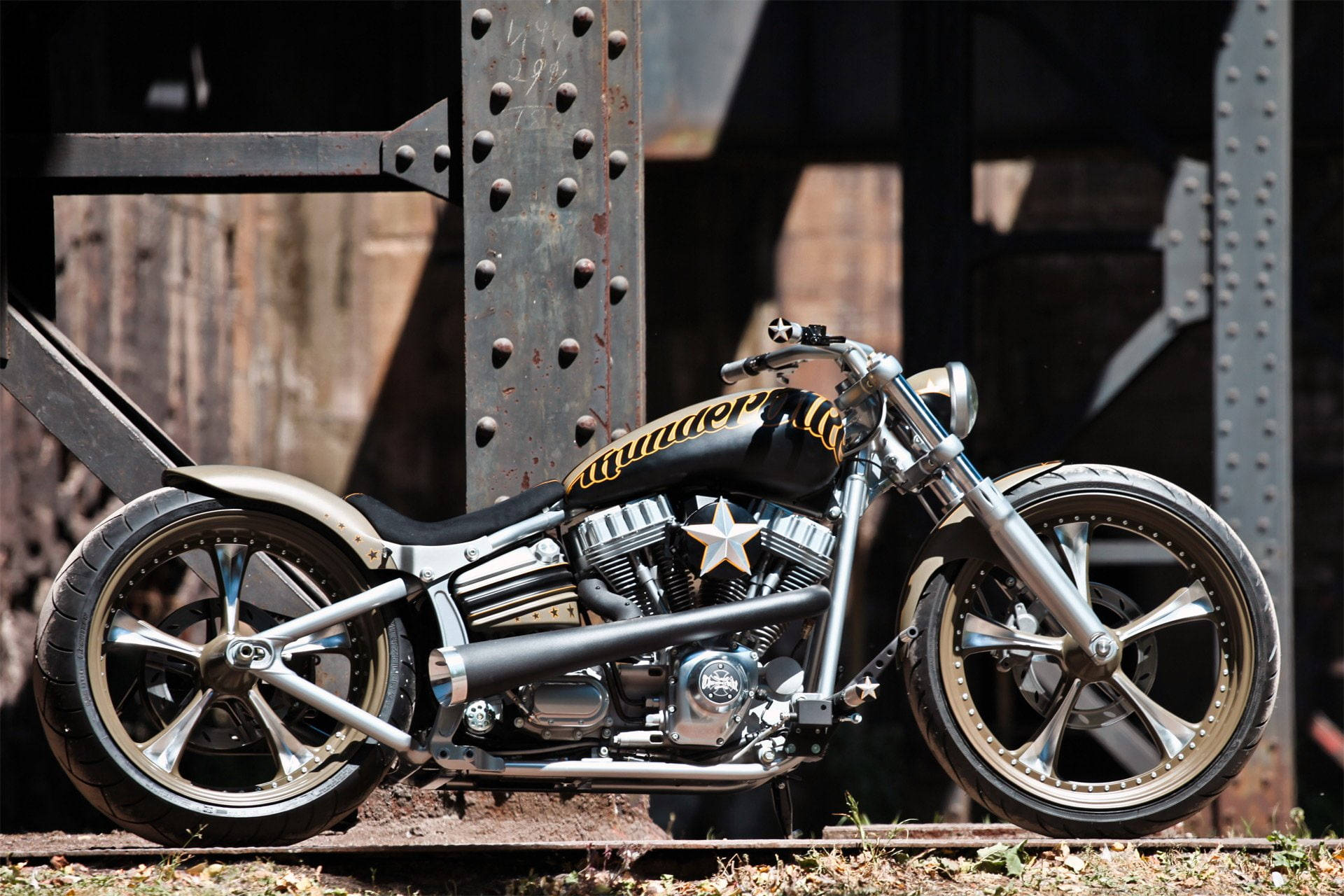 lowrider wheel, bobber motorcycle, chrome accents, Full HD Desktop Wallpaper