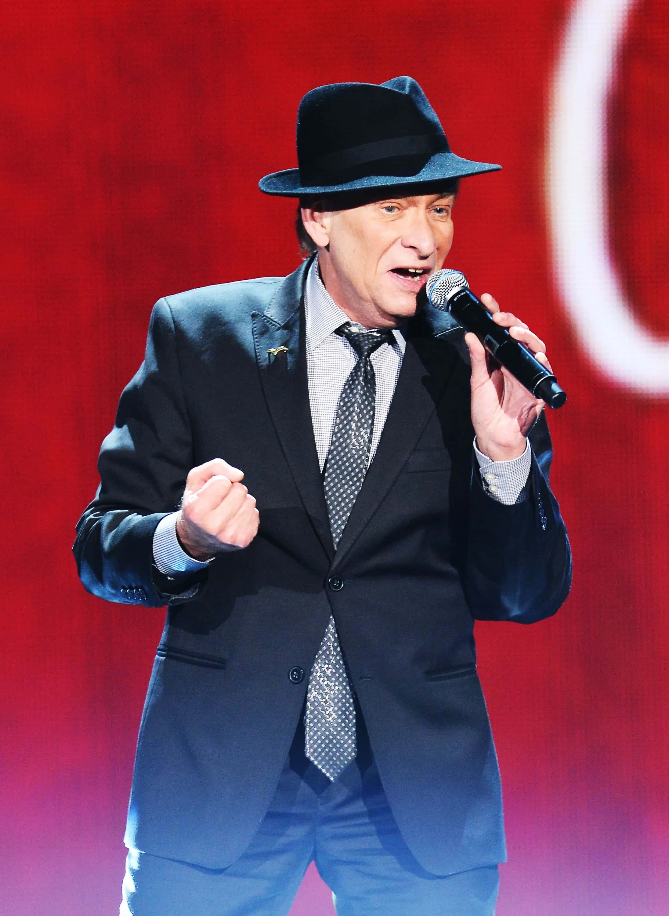 Bobby Caldwell, black fedora, suit, 2K Phone Wallpaper