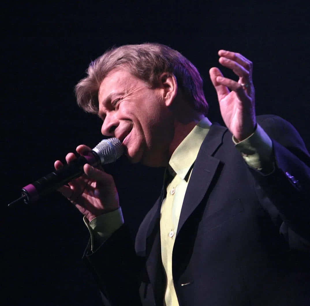 Bobby Caldwell, male singer, blond hair, SD Desktop Wallpaper