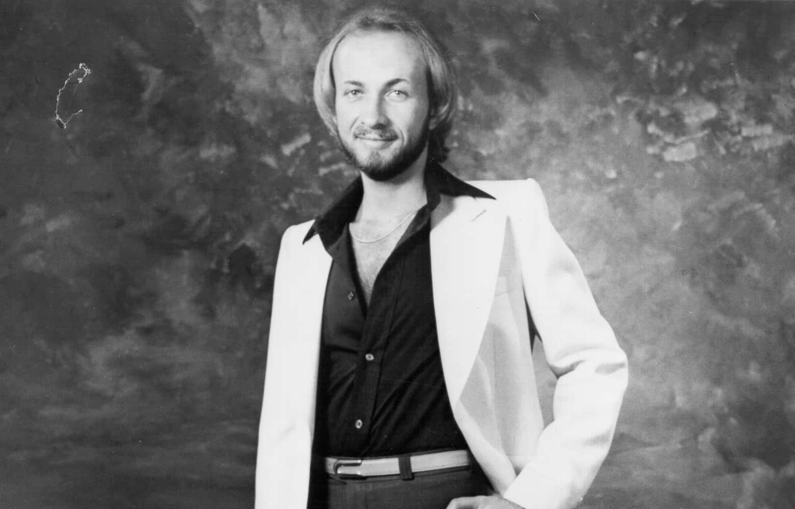 Bobby Caldwell, white blazer, black shirt, HD Desktop Wallpaper