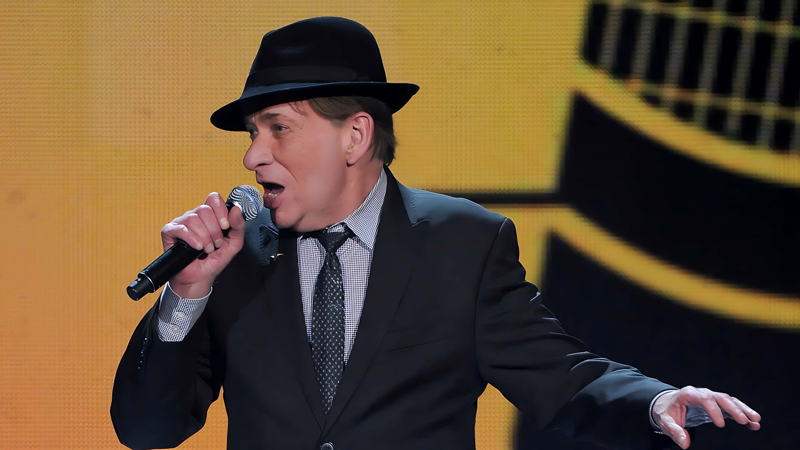 Bobby Caldwell, black suit, fedora, 2K Desktop Wallpaper