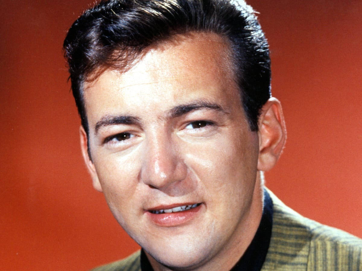 Bobby Darin, 1962, red background, SD Desktop Wallpaper