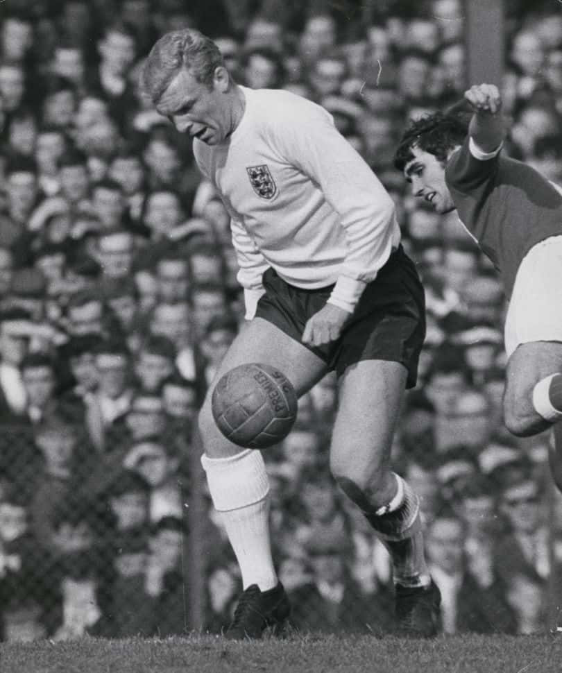 Bobby Moore, footballer, dribbling a ball, SD Phone Wallpaper