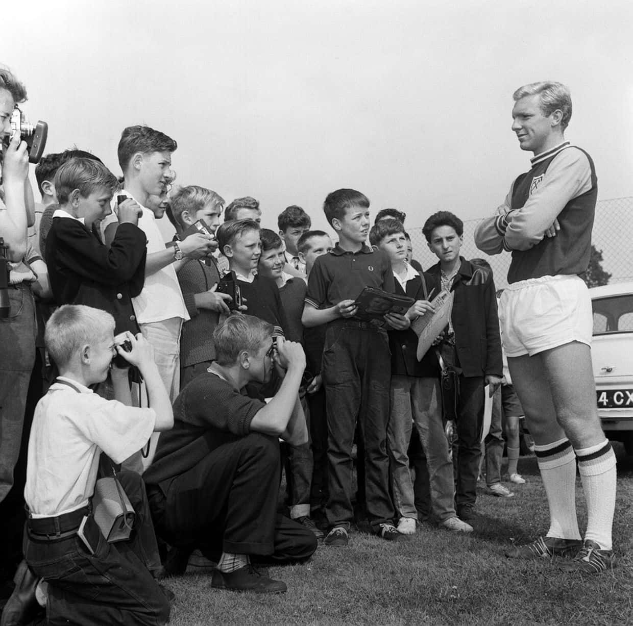 Bobby Moore, vintage black and white photo, footballer in kit, SD Desktop Wallpaper