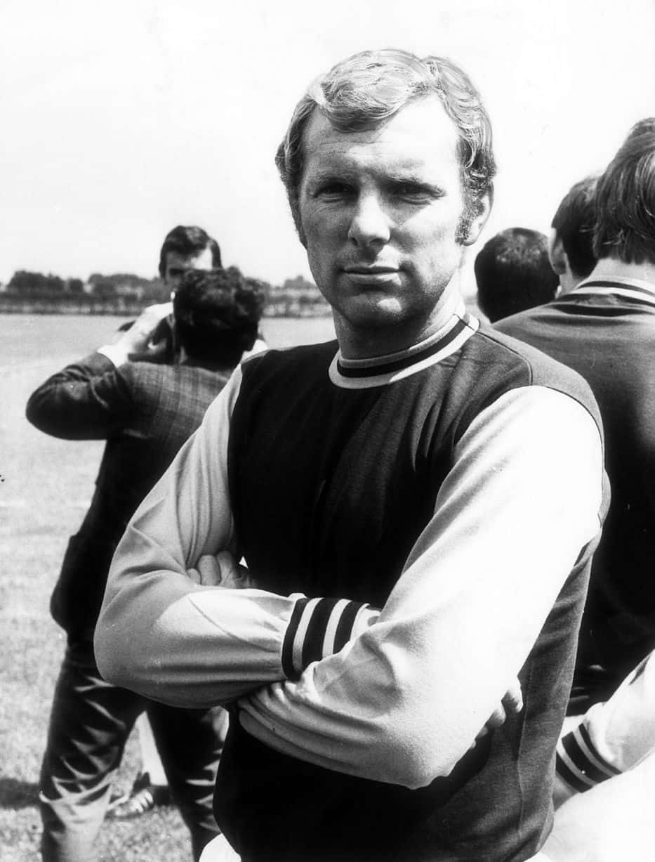 Bobby Moore, vintage sports jersey, grassy field, SD Phone Wallpaper