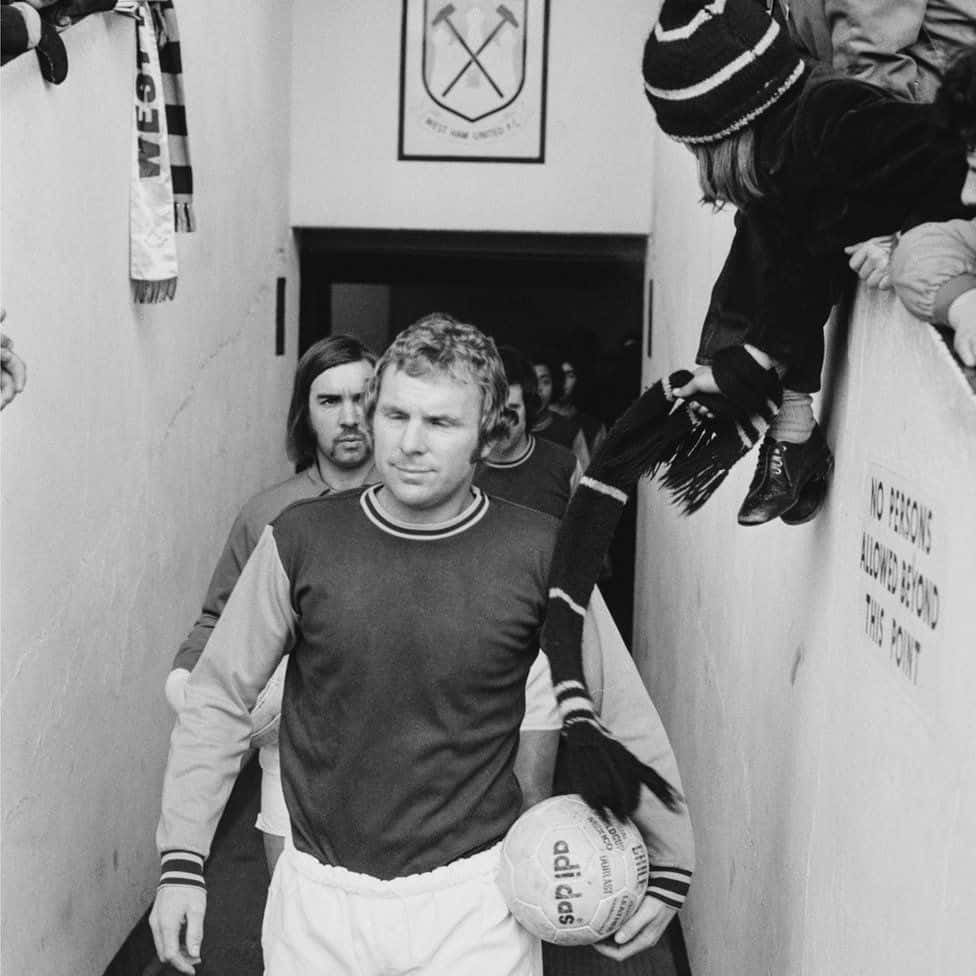 Bobby Moore, footballer, black and white photo, SD Desktop Wallpaper