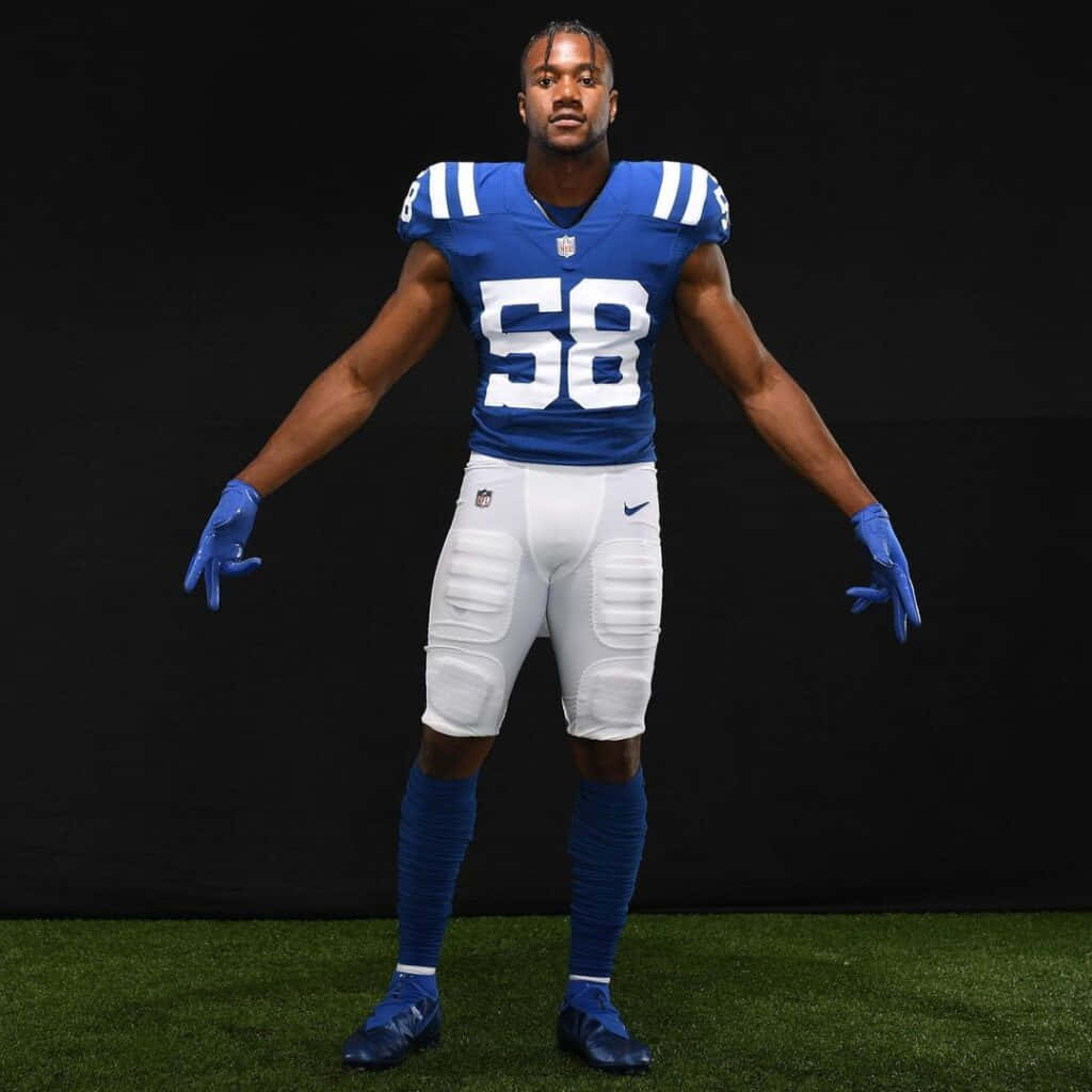 Bobby Okereke, blue and white uniform, green turf, SD Desktop Wallpaper