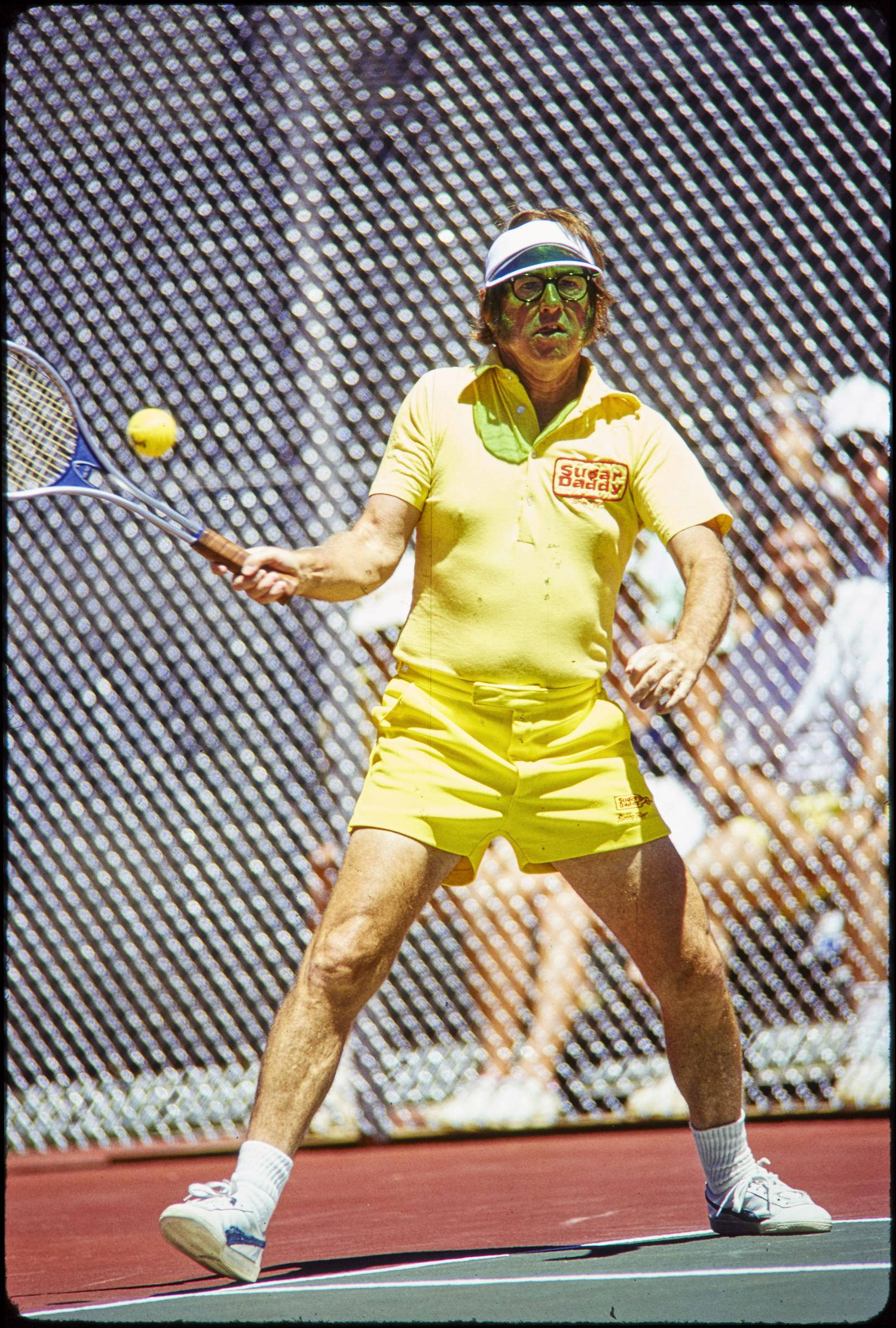 Bobby Riggs, bright yellow outfit, red court, Full HD Phone Wallpaper