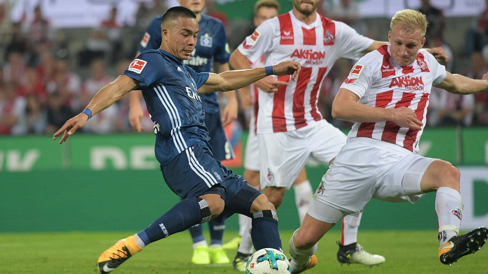 Bobby Wood, 2017 Bundesliga Match, vibrant green pitch, Full HD Desktop Wallpaper