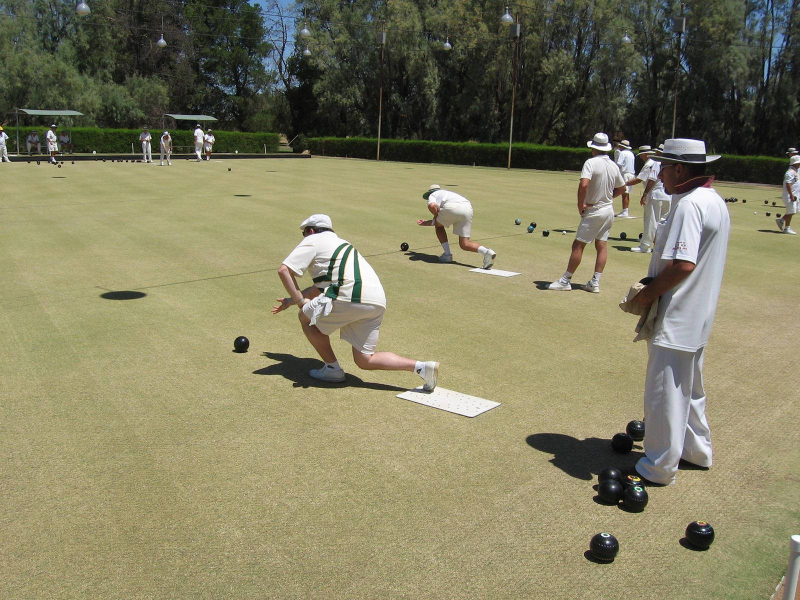 bocce ball players, white uniforms, grass, HD Desktop Wallpaper