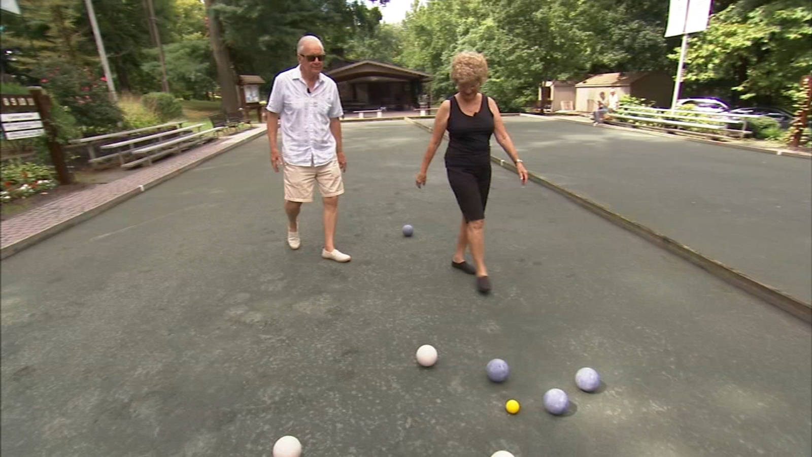 bocce ball, old couple, paved court, HD Desktop Wallpaper