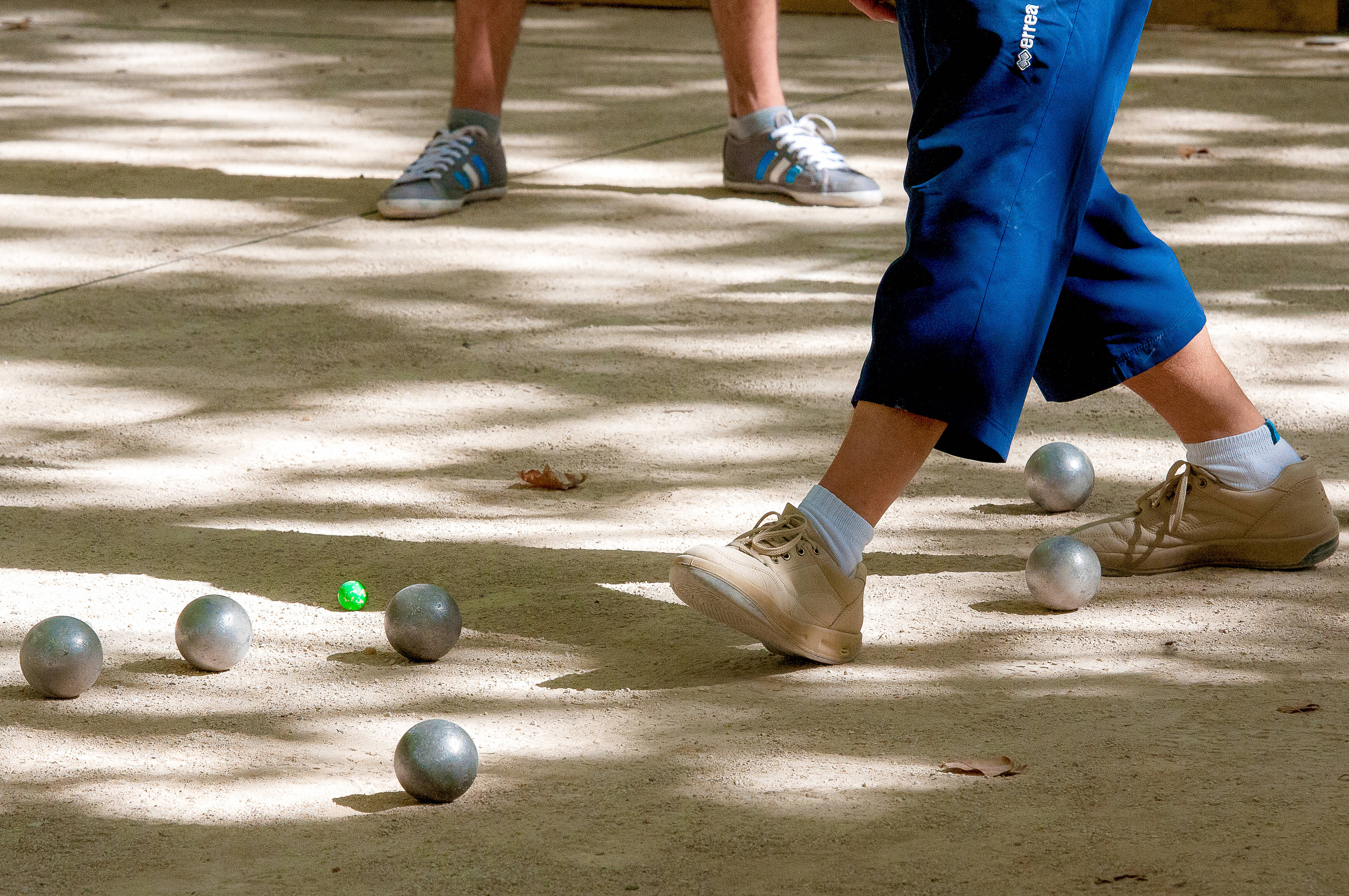 bocce ball, pétanque, sun-dappled concrete court, 4K Desktop Wallpaper