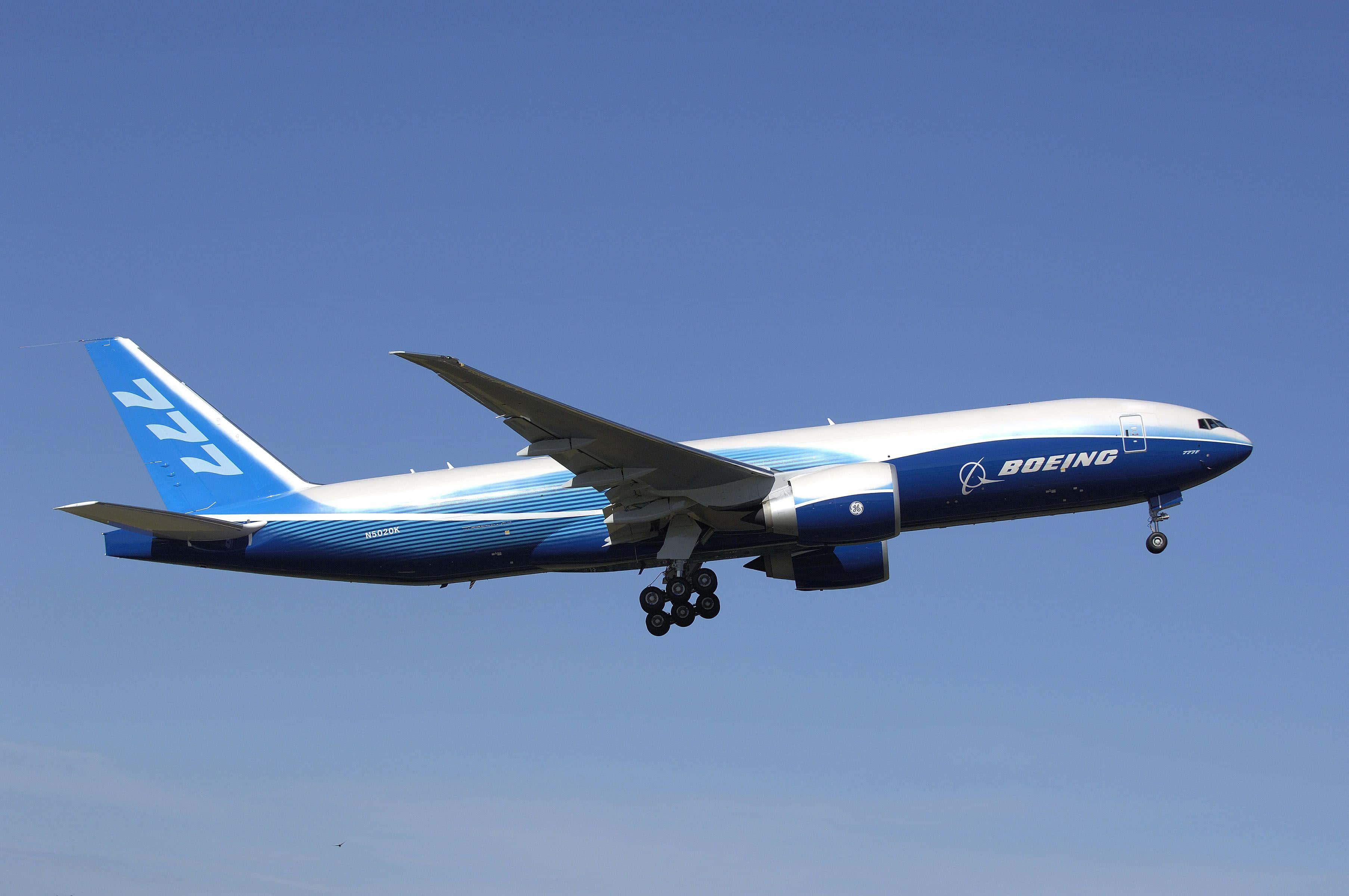 Boeing 777, blue and white livery, clear blue sky, 2K Desktop Wallpaper