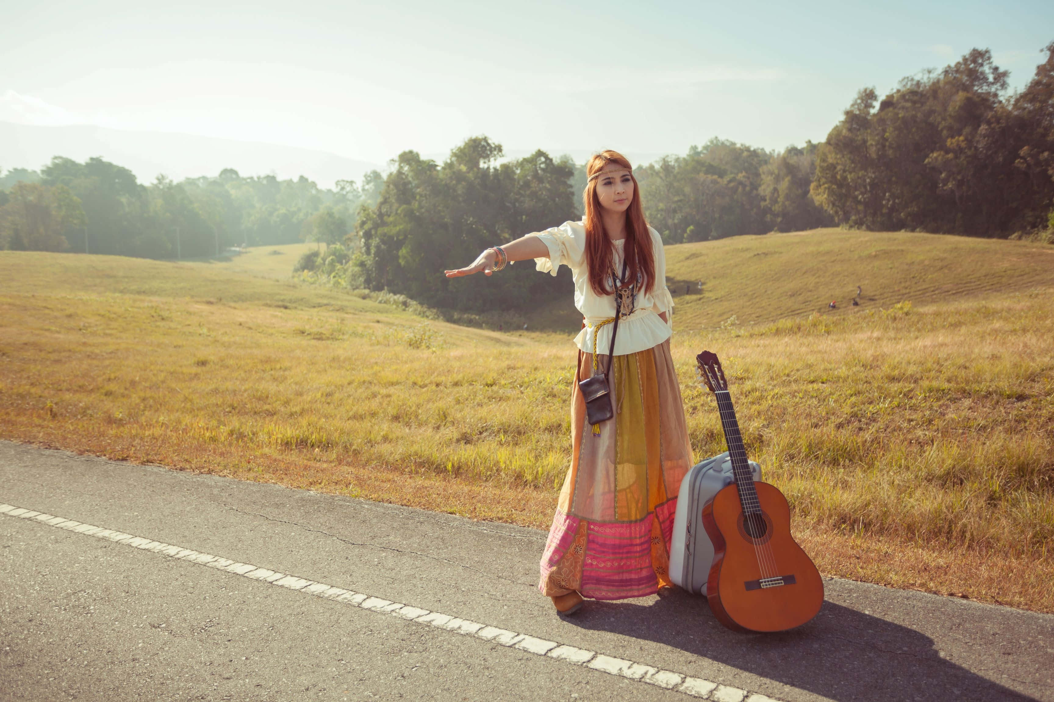 boho hippie girl, guitar, roadside, 2K Desktop Wallpaper