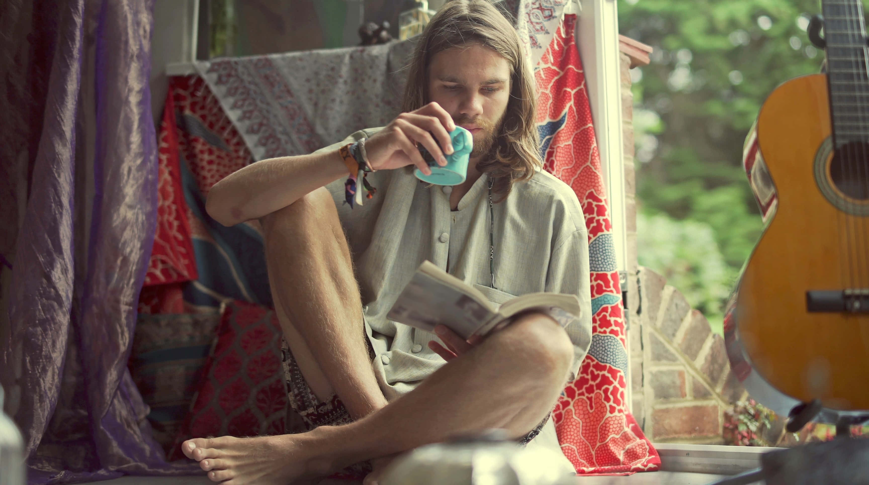 Boho Hippie, long hair, barefoot, 2K Desktop Wallpaper