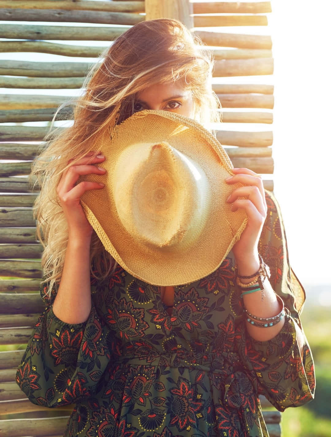 boho chic woman, straw hat, wooden slat fence, HD Phone Wallpaper