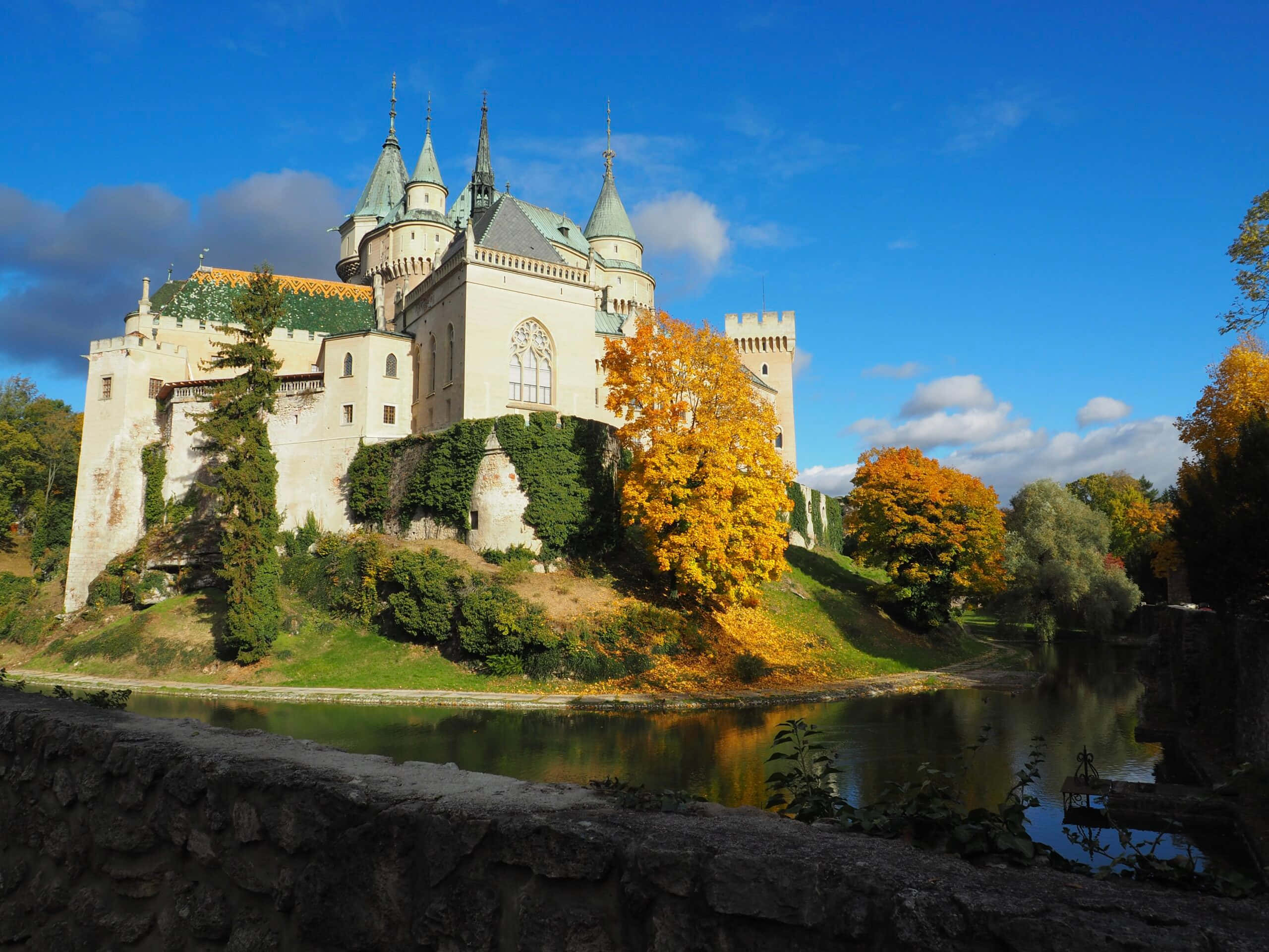 Bojnice Castle, green roofs, spires, 2K Desktop Wallpaper