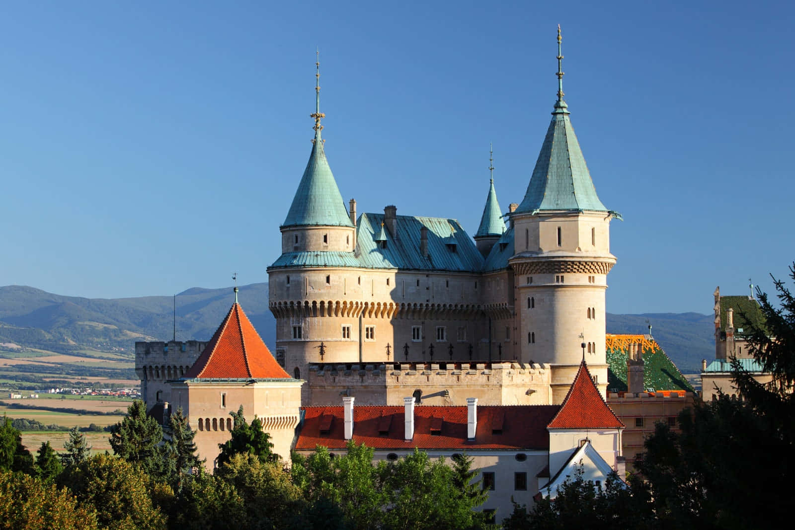 Bojnice Castle, teal spires, red roofs, HD Desktop Wallpaper