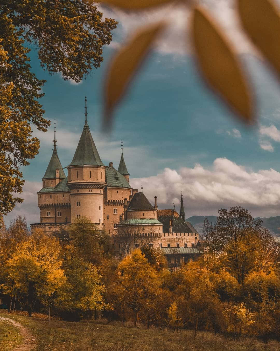 Bojnice Castle, autumn, golden autumn trees, HD Phone Wallpaper