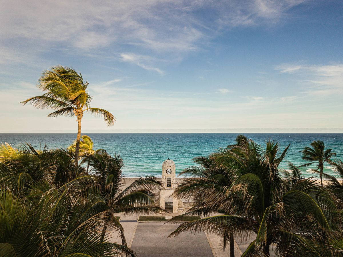 Bonaire, stone clock tower, palm trees, SD Desktop Wallpaper