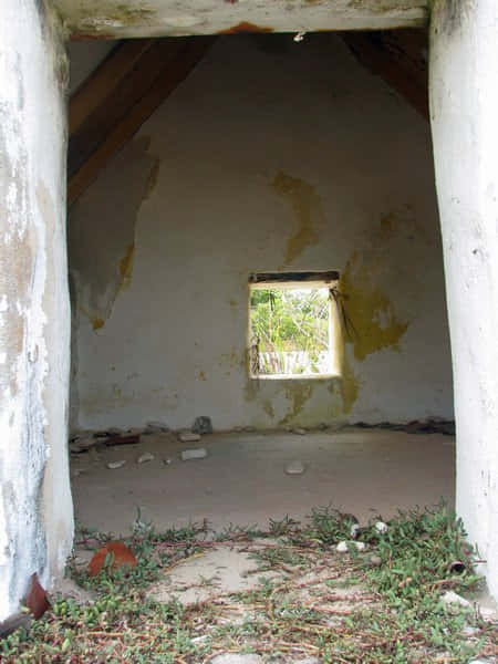 Bonaire, slave huts, abandoned attic room, SD Phone Wallpaper