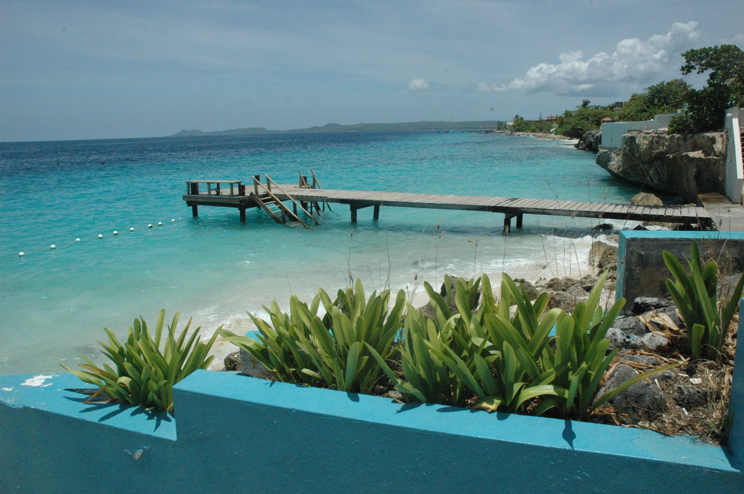 Bonaire, wooden pier, crystal turquoise waters, 2K Desktop Wallpaper
