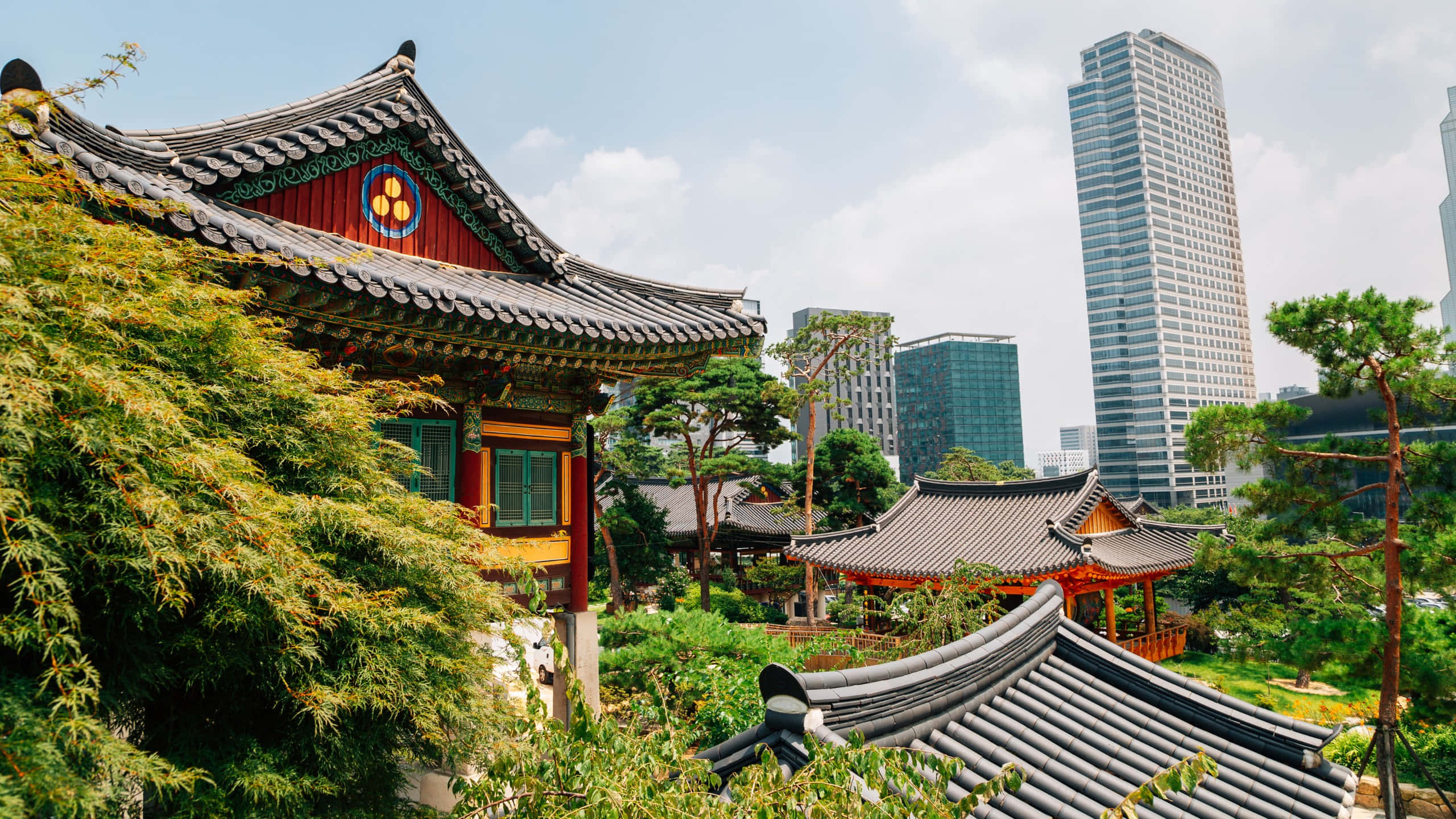 Bongeunsa Temple, traditional Korean temple roofs, curved eaves, 2K Desktop Wallpaper