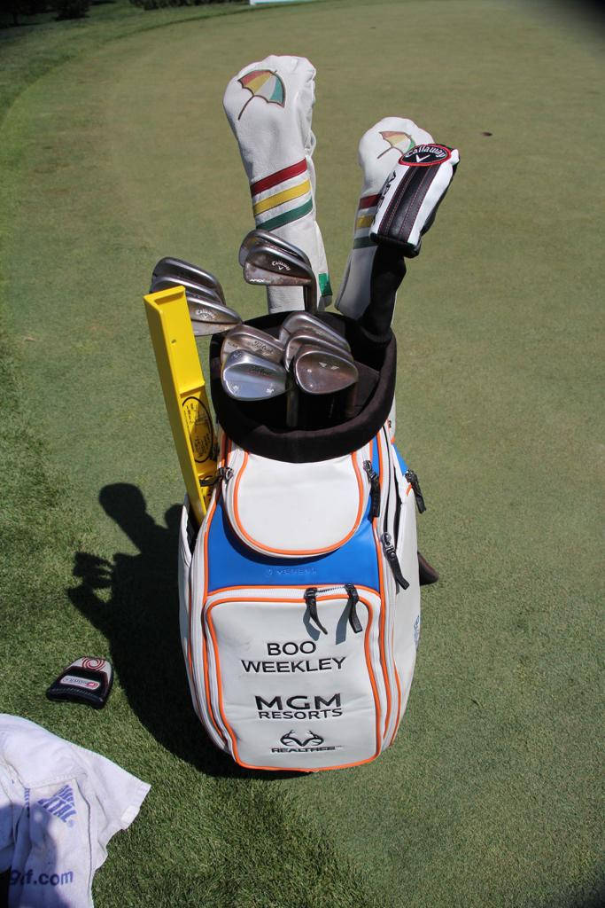 Boo Weekley, golf bag, sunlit green golf course, SD Phone Wallpaper