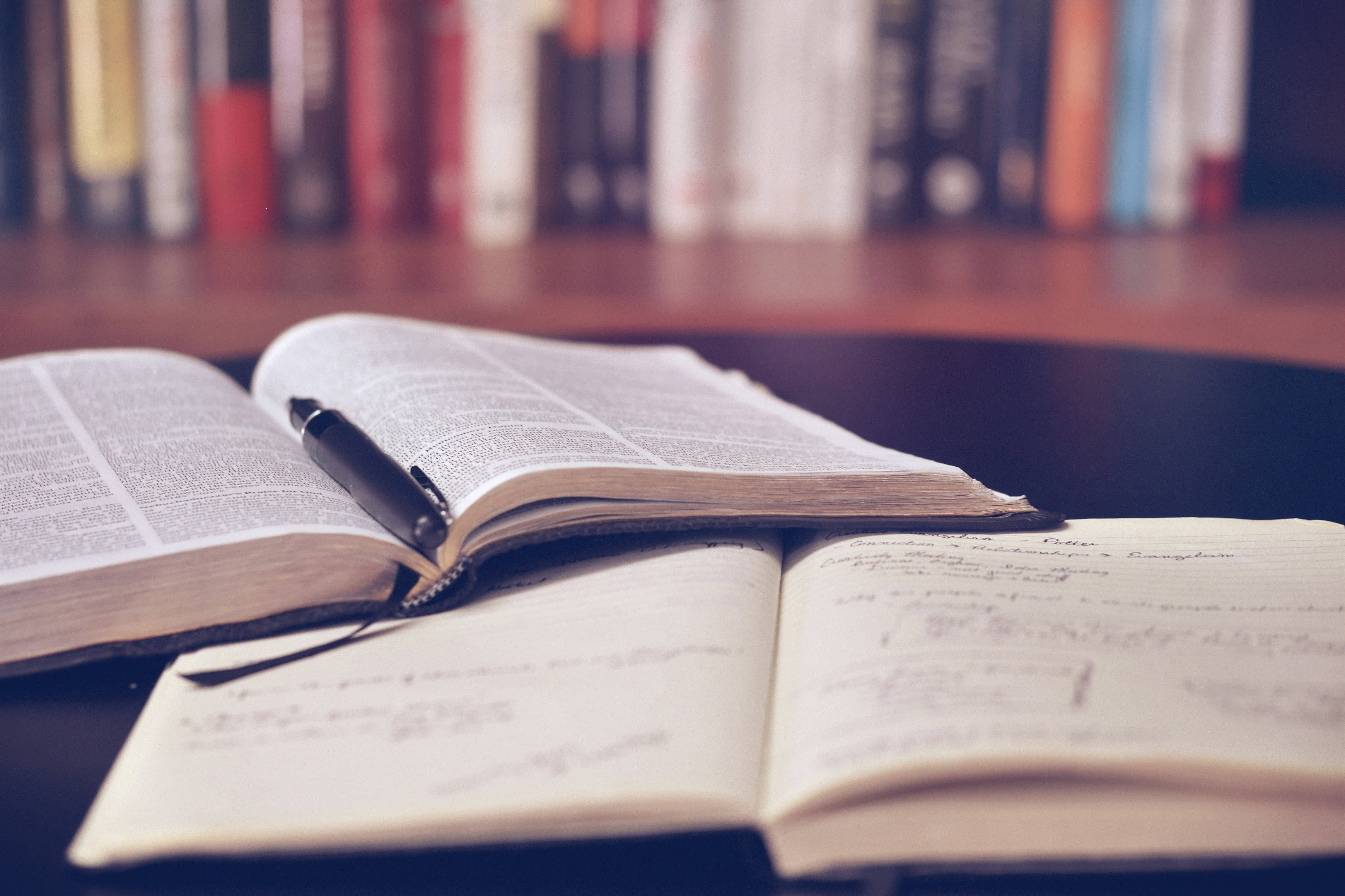 dictionary, notebook, pen rest, 4K Desktop Wallpaper