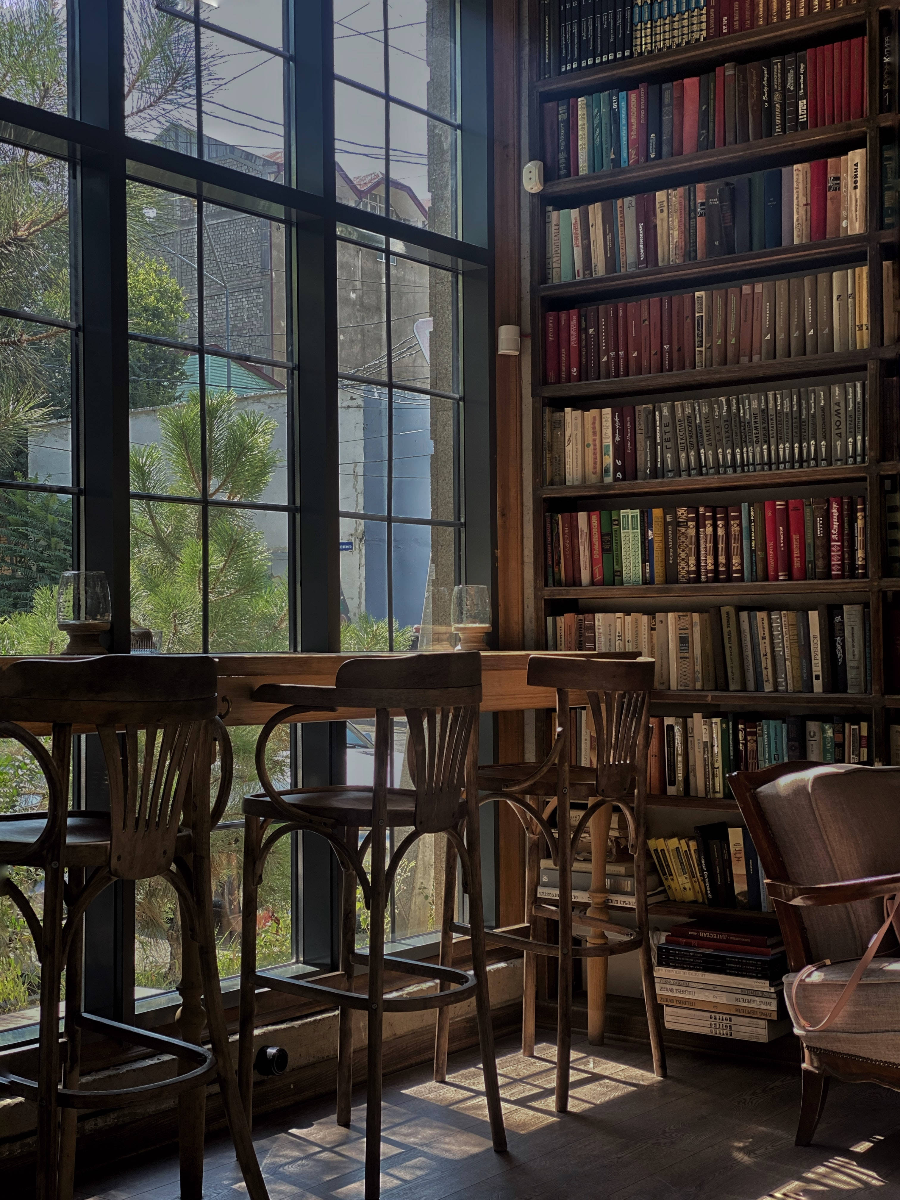 contemporary library, wooden chairs, bookshelf, 4K Phone Wallpaper