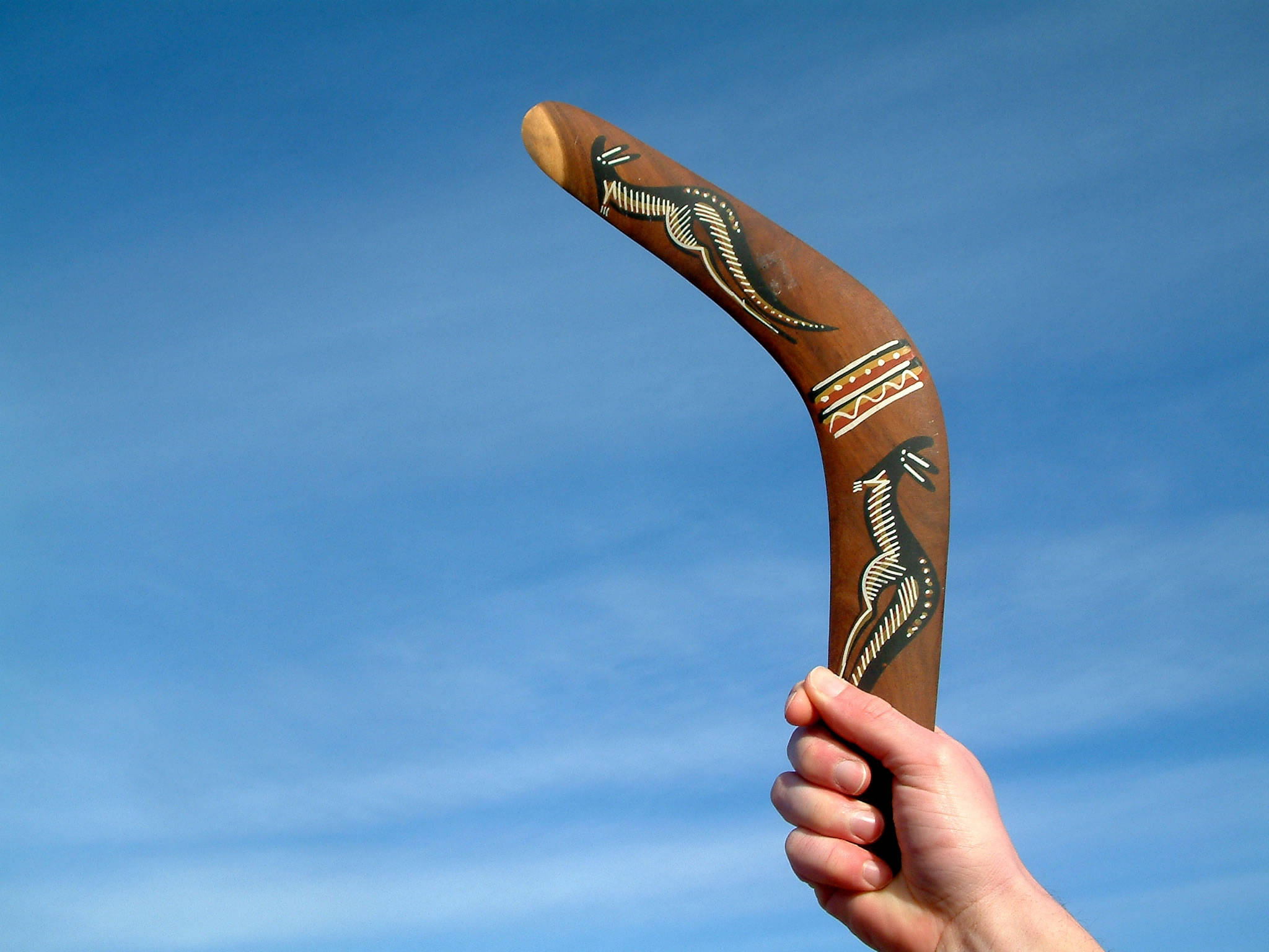 handheld aboriginal boomerang, wooden boomerang, black and white Indigenous Australian artwork, Full HD Desktop Wallpaper