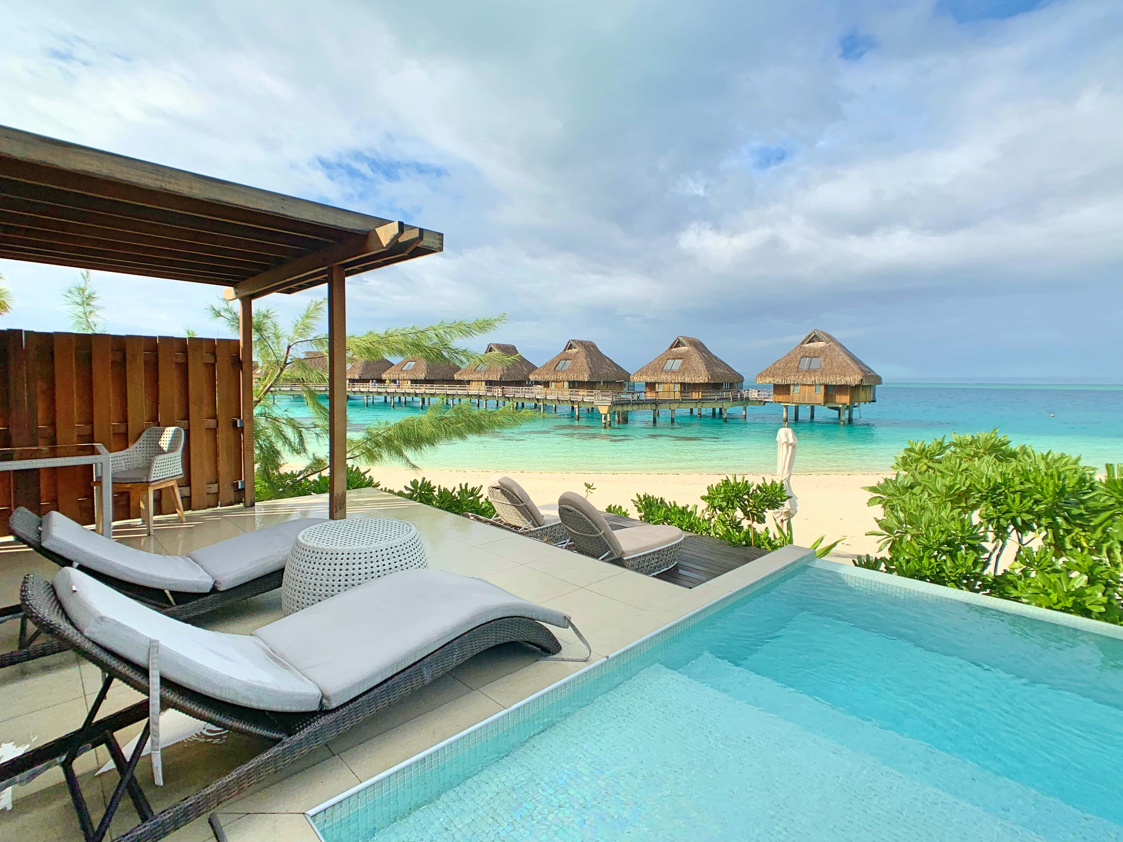 Bora Bora Beach, overwater bungalows, thatched roofs, 4K Desktop Wallpaper