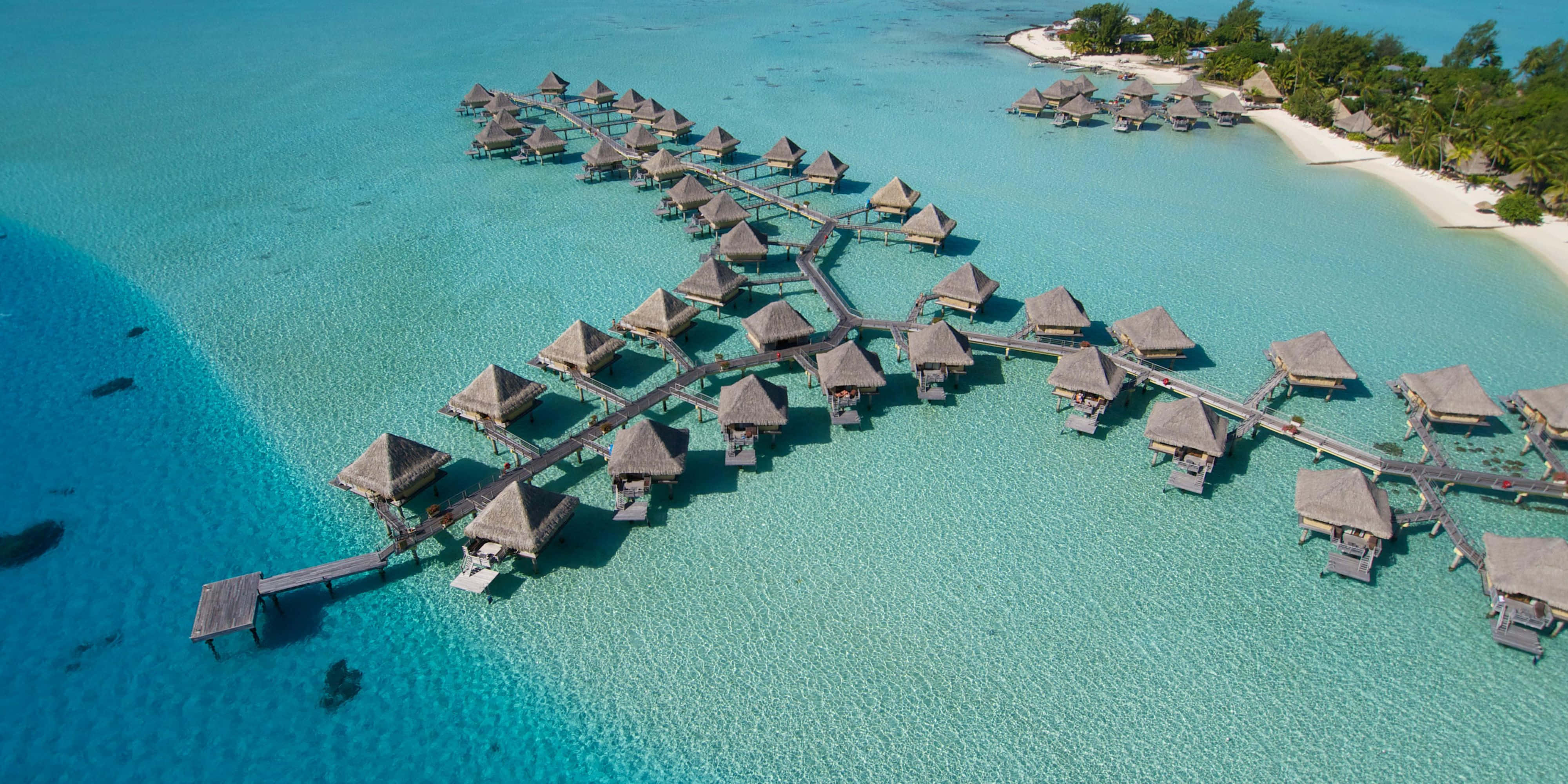 Bora Bora Beach, overwater bungalows, thatched roofs, 4K Desktop Wallpaper
