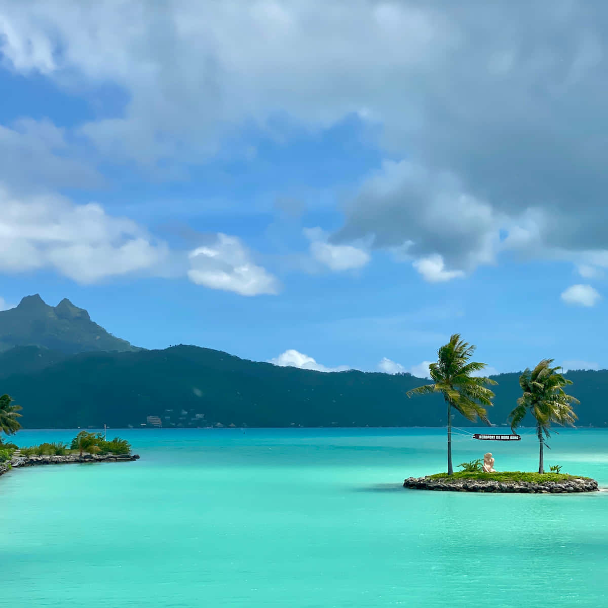 Bora Bora Beach, turquoise waters, white sands, SD Desktop Wallpaper