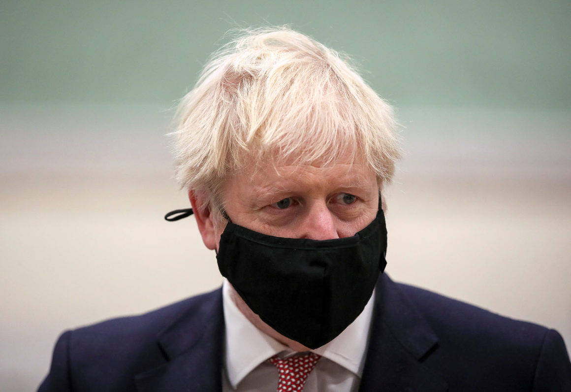 Boris Johnson, black face mask, suit, SD Desktop Wallpaper