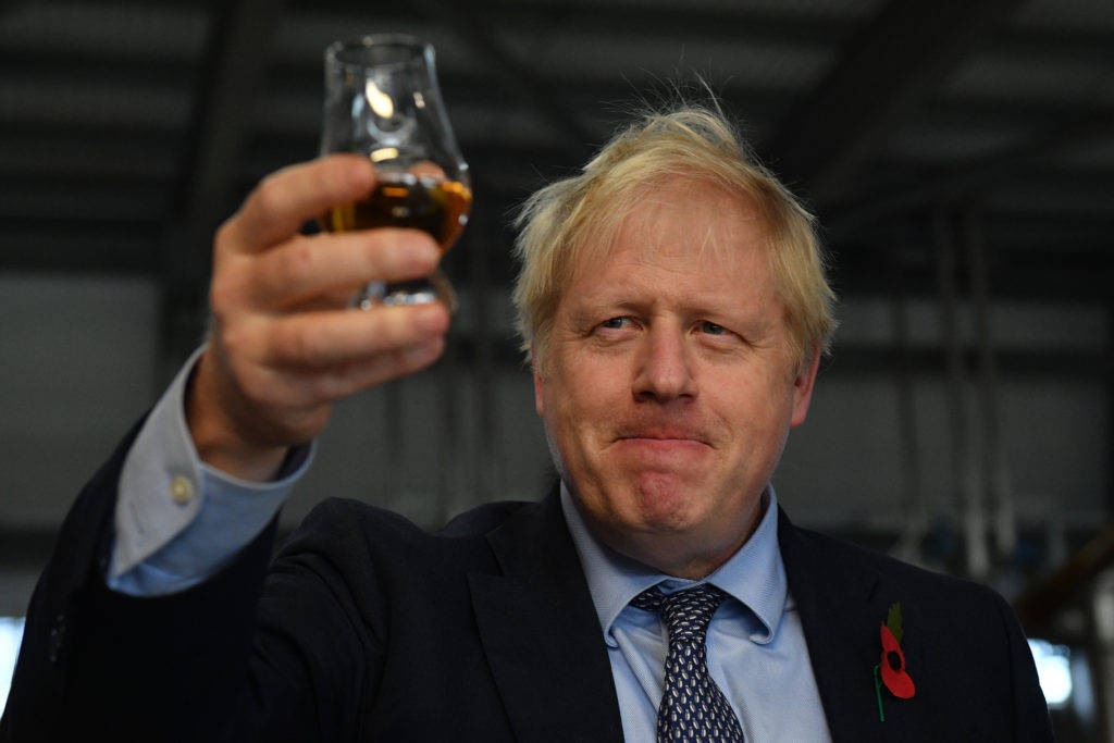 Boris Johnson, wine glass, amber liquid, SD Desktop Wallpaper