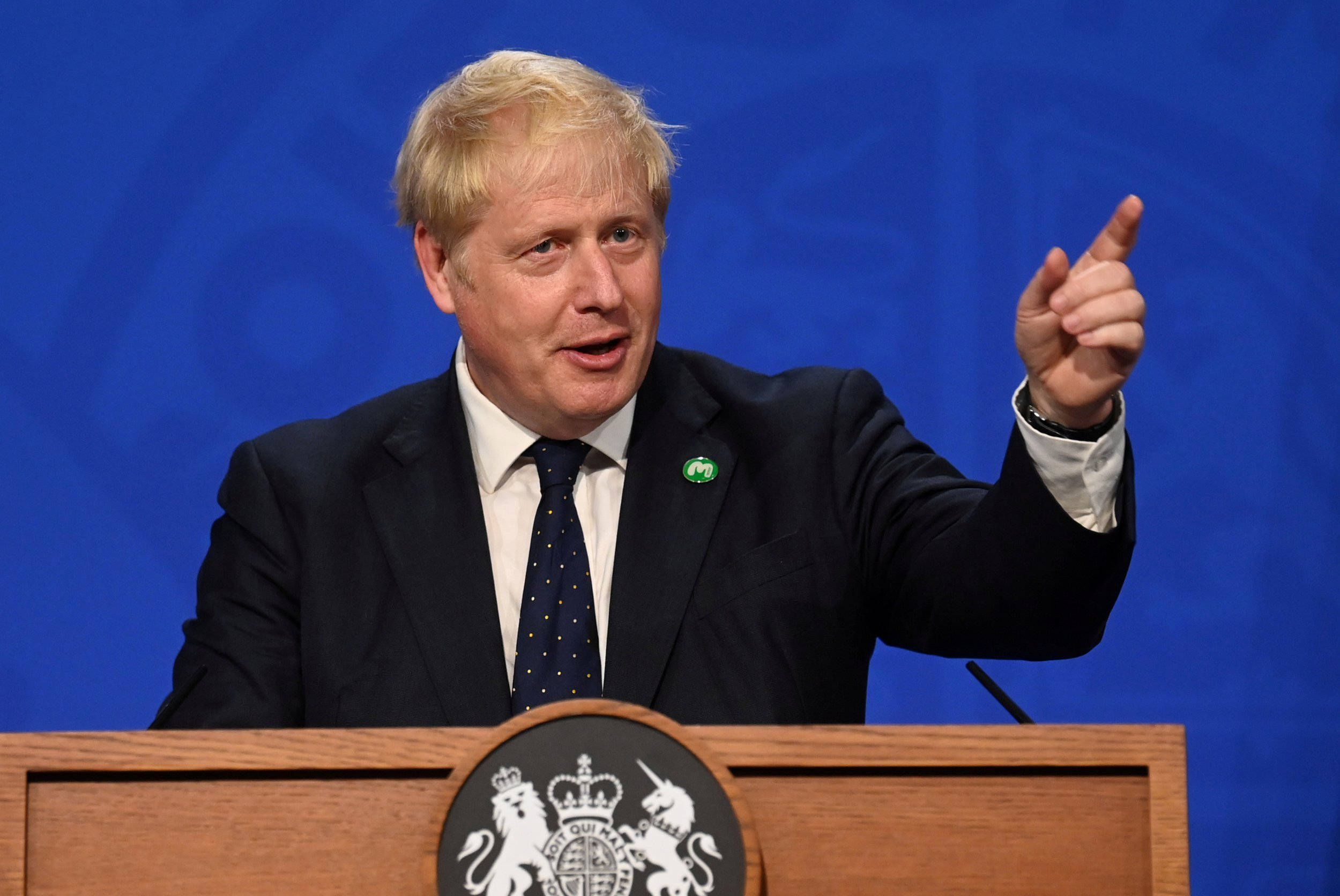 Boris Johnson, wooden podium, royal crest, Full HD Desktop Wallpaper