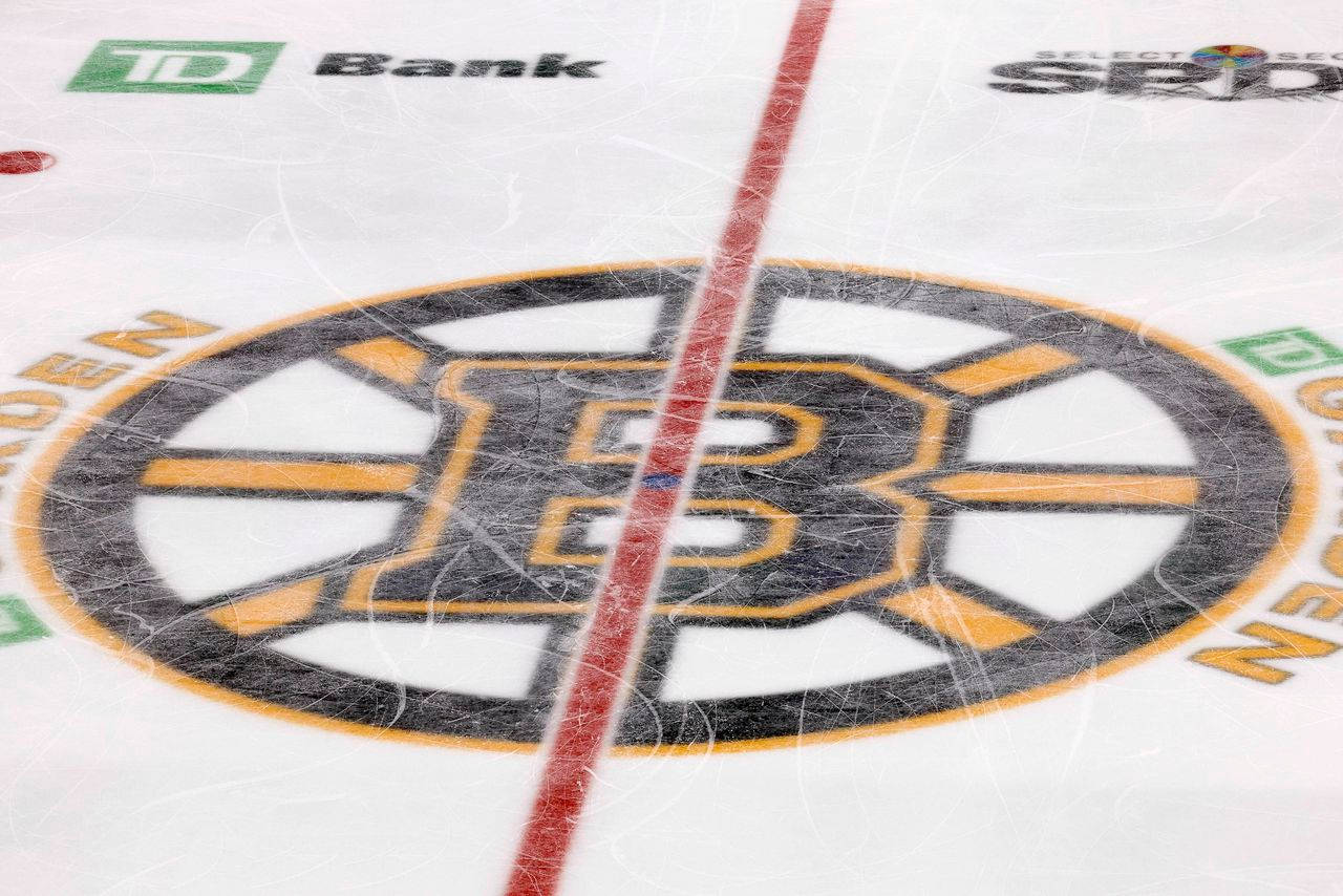 Boston Bruins Logo, skating rink, scratched ice rink, HD Desktop Wallpaper