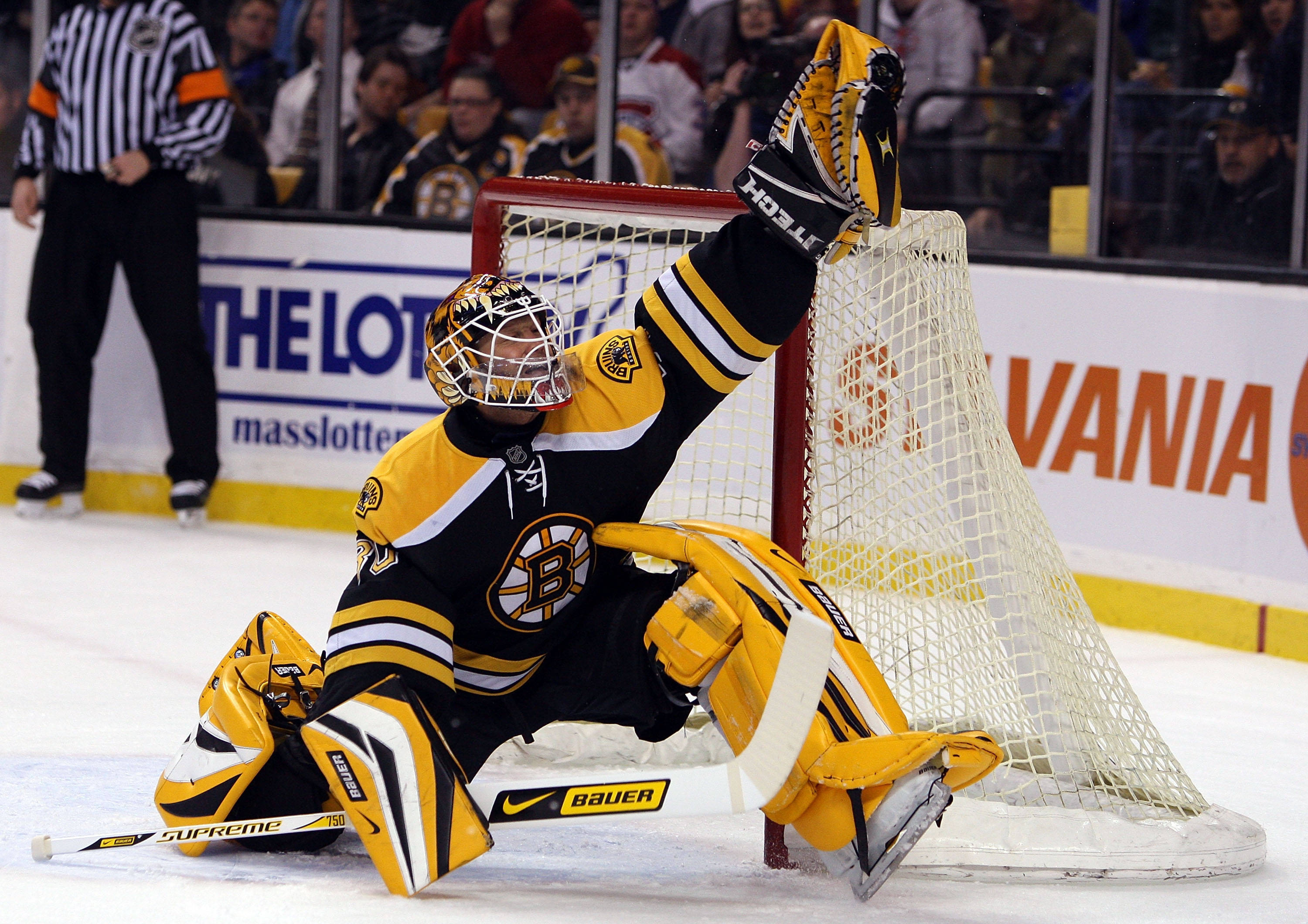 Boston Bruins, goalie, yellow and black gear, 2K Desktop Wallpaper