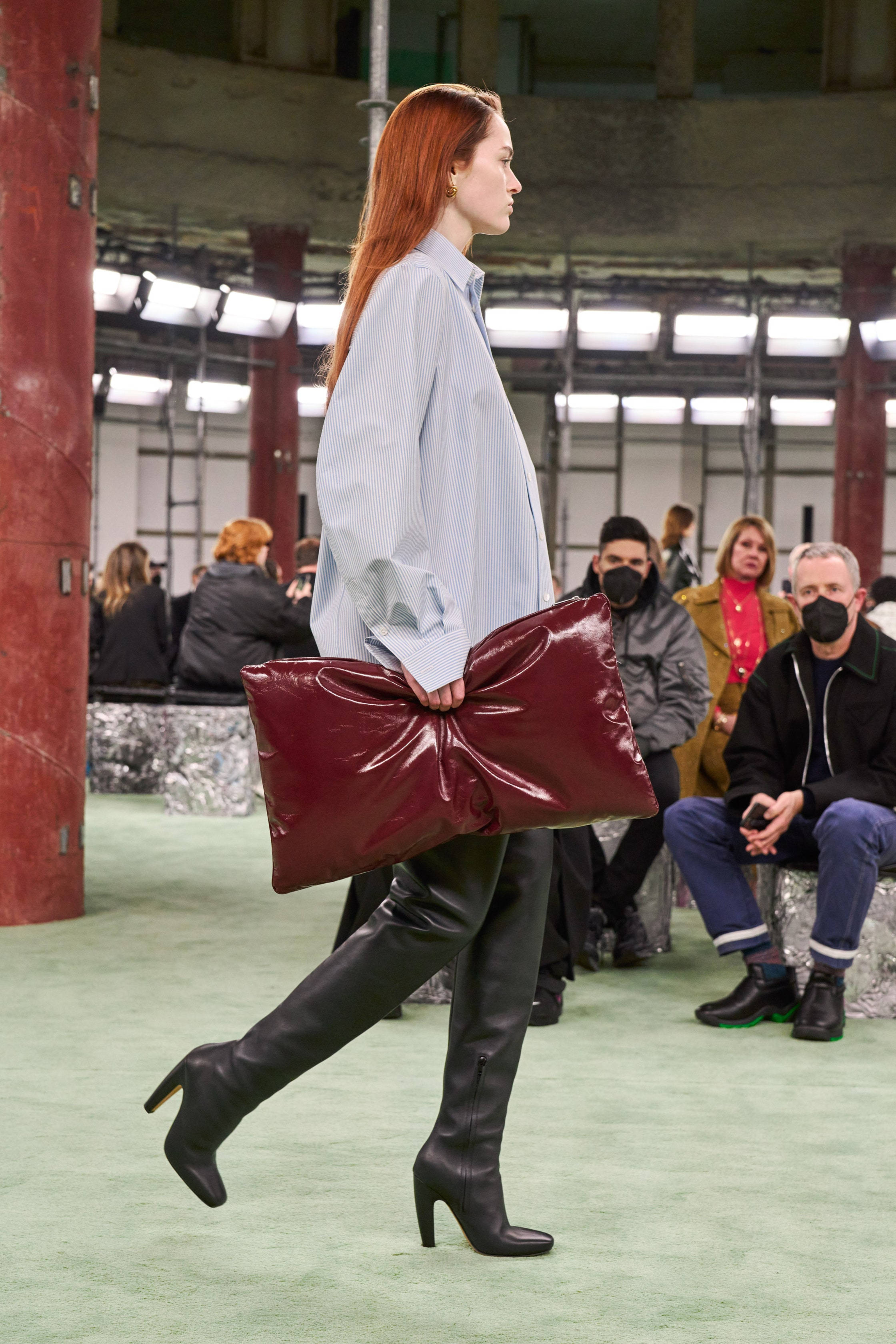 Bottega Veneta, Pillow Pouch, burgundy clutch, 2K Phone Wallpaper