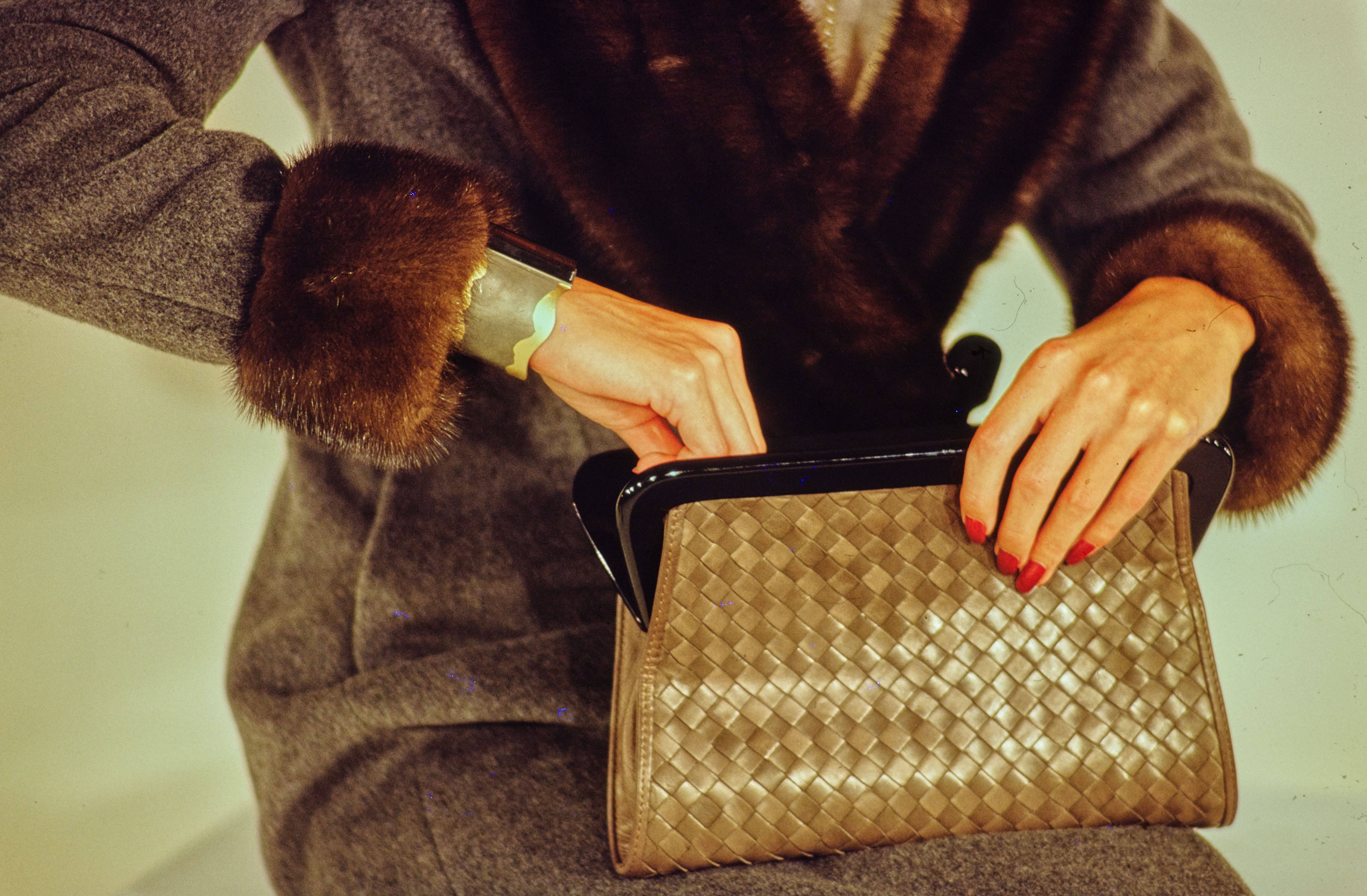 Bottega Veneta, purse with clasp closure, woven gold clutch purse, 5K Desktop Wallpaper