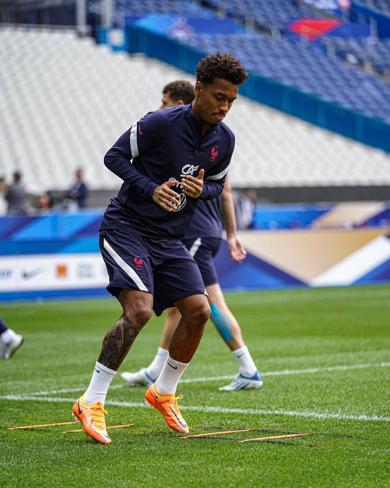 Boubacar Kamara, navy training gear, orange cones, HD Phone Wallpaper
