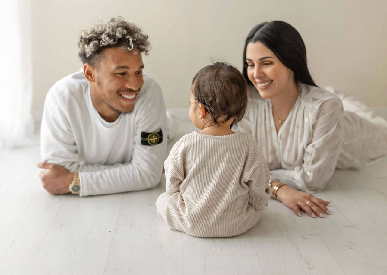 Boubacar Kamara, family, white wooden floor, HD Desktop Wallpaper