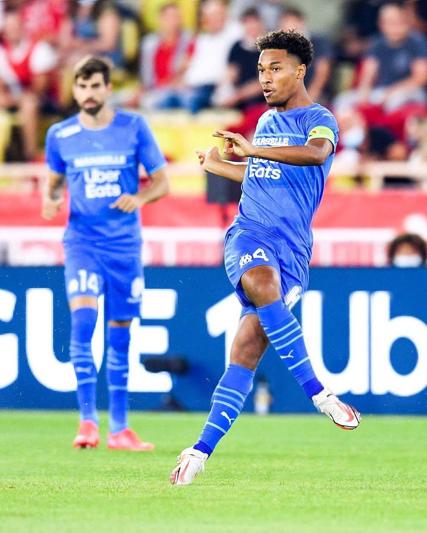 Boubacar Kamara, blue kit, vibrant green pitch, HD Phone Wallpaper